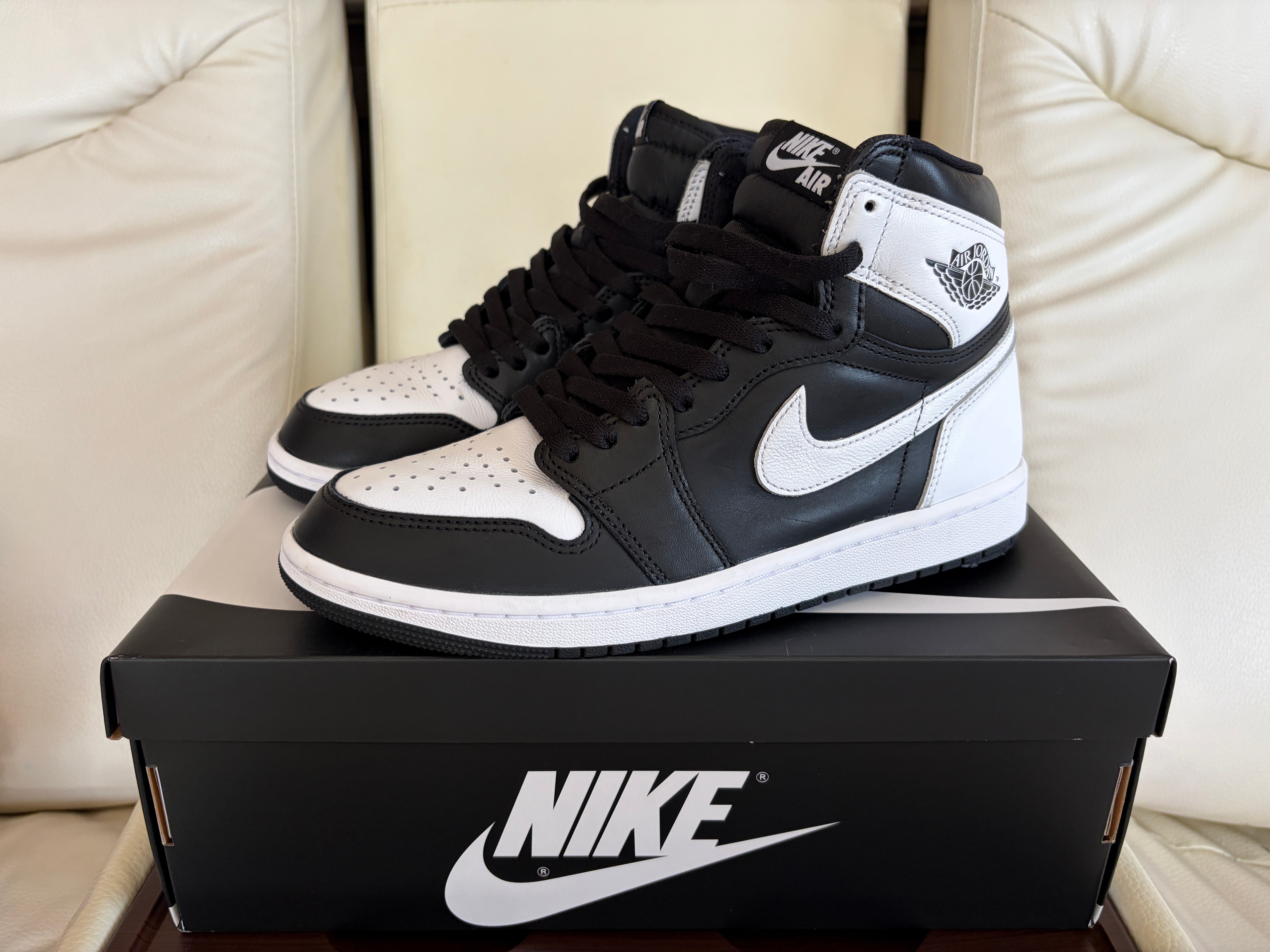 Nike Air Jordan 1 Retro High OG "Black/White"