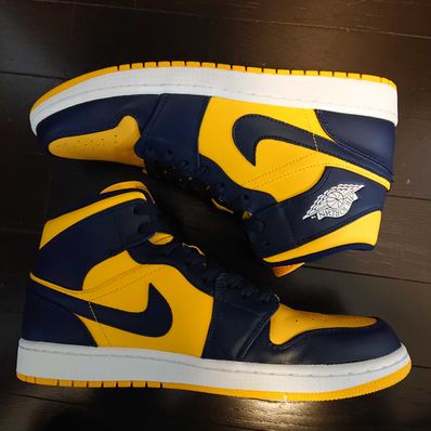 Nike Air Jordan 1 Mid "Michigan"