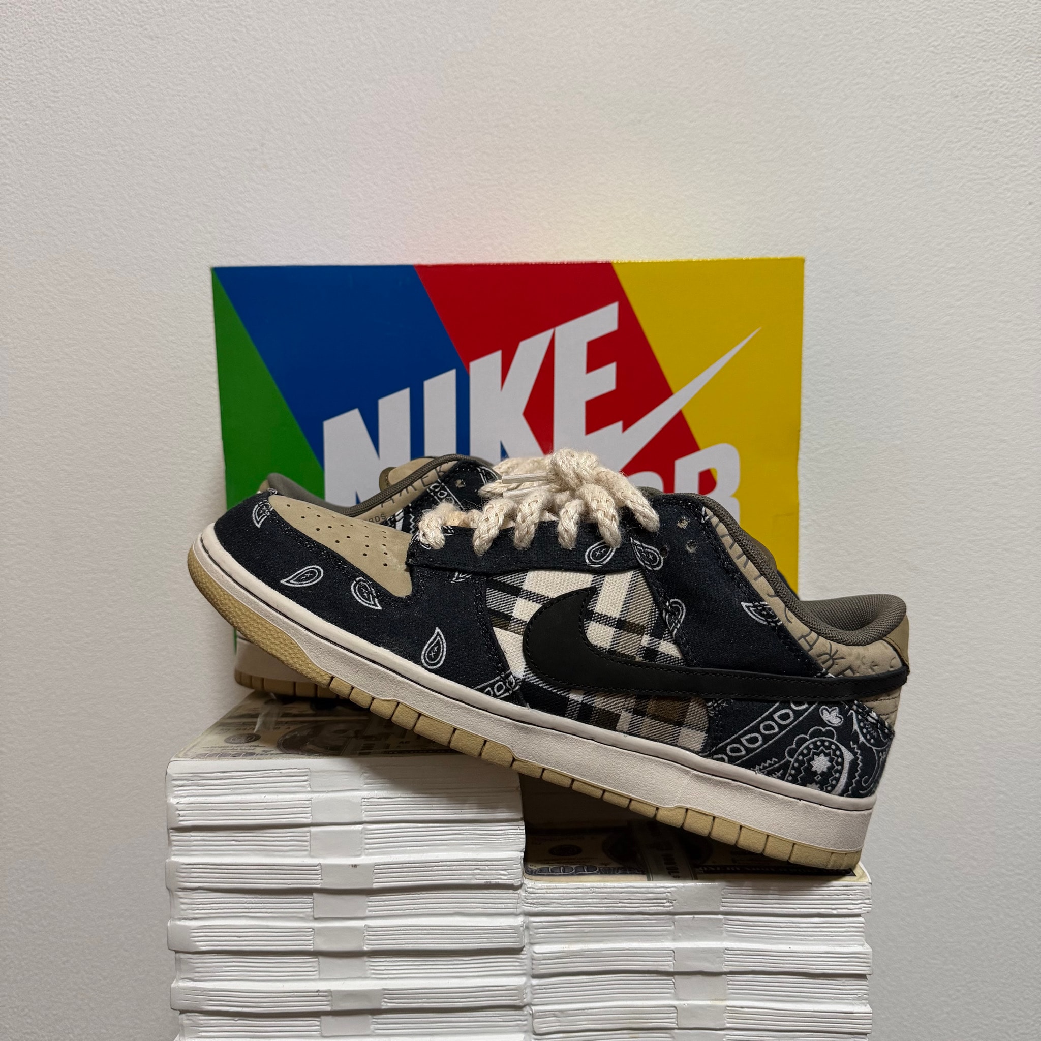 Travis Scott × Nike SB Dunk Low "Black/Parachute Beige"