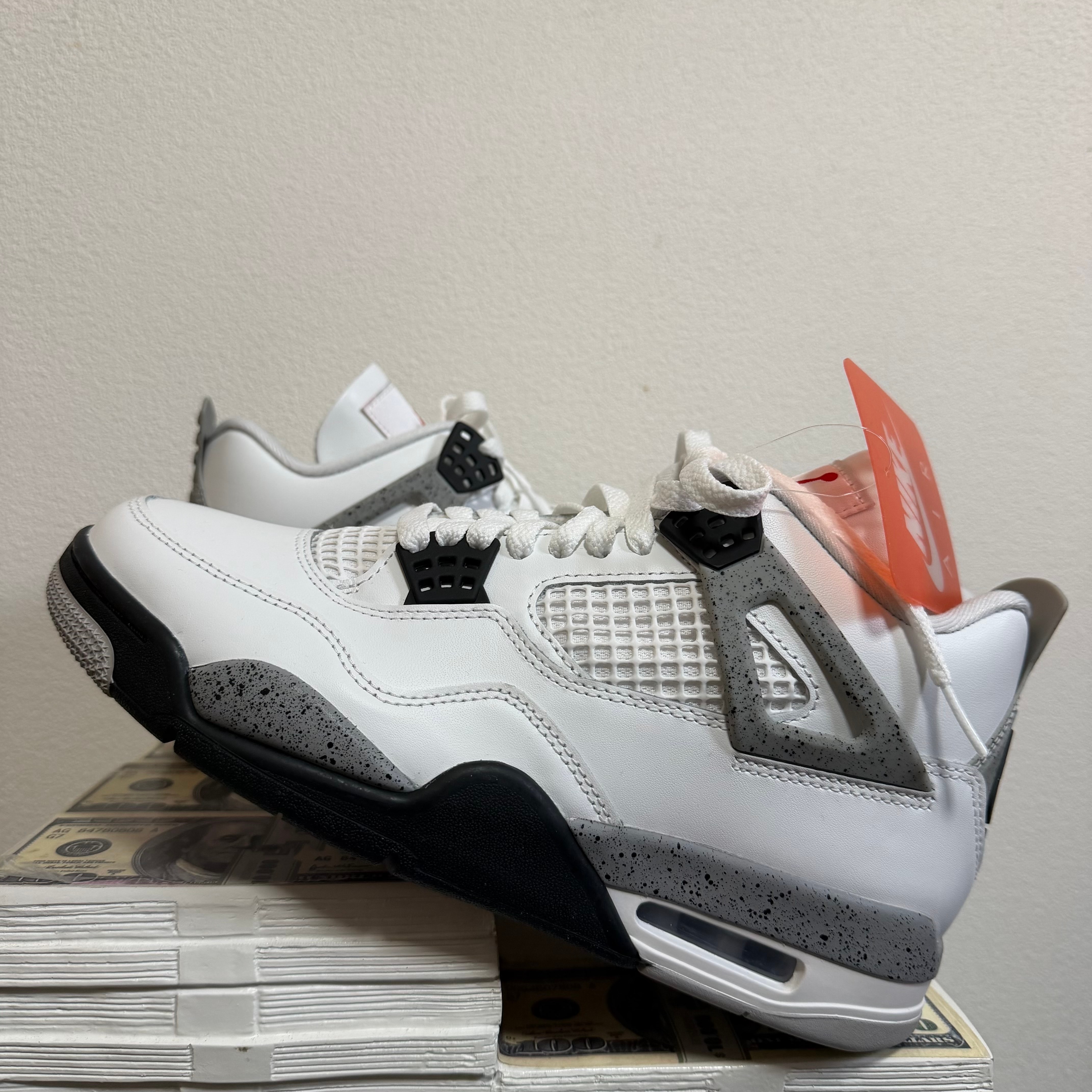 ナイキ エアジョーダン4 レトロ "ホワイト/セメント" (2025)