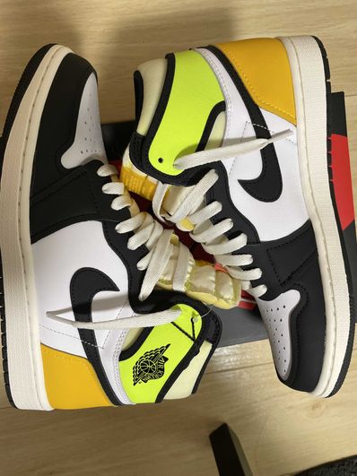 Nike Air Jordan 1 High OG "Volt Gold"