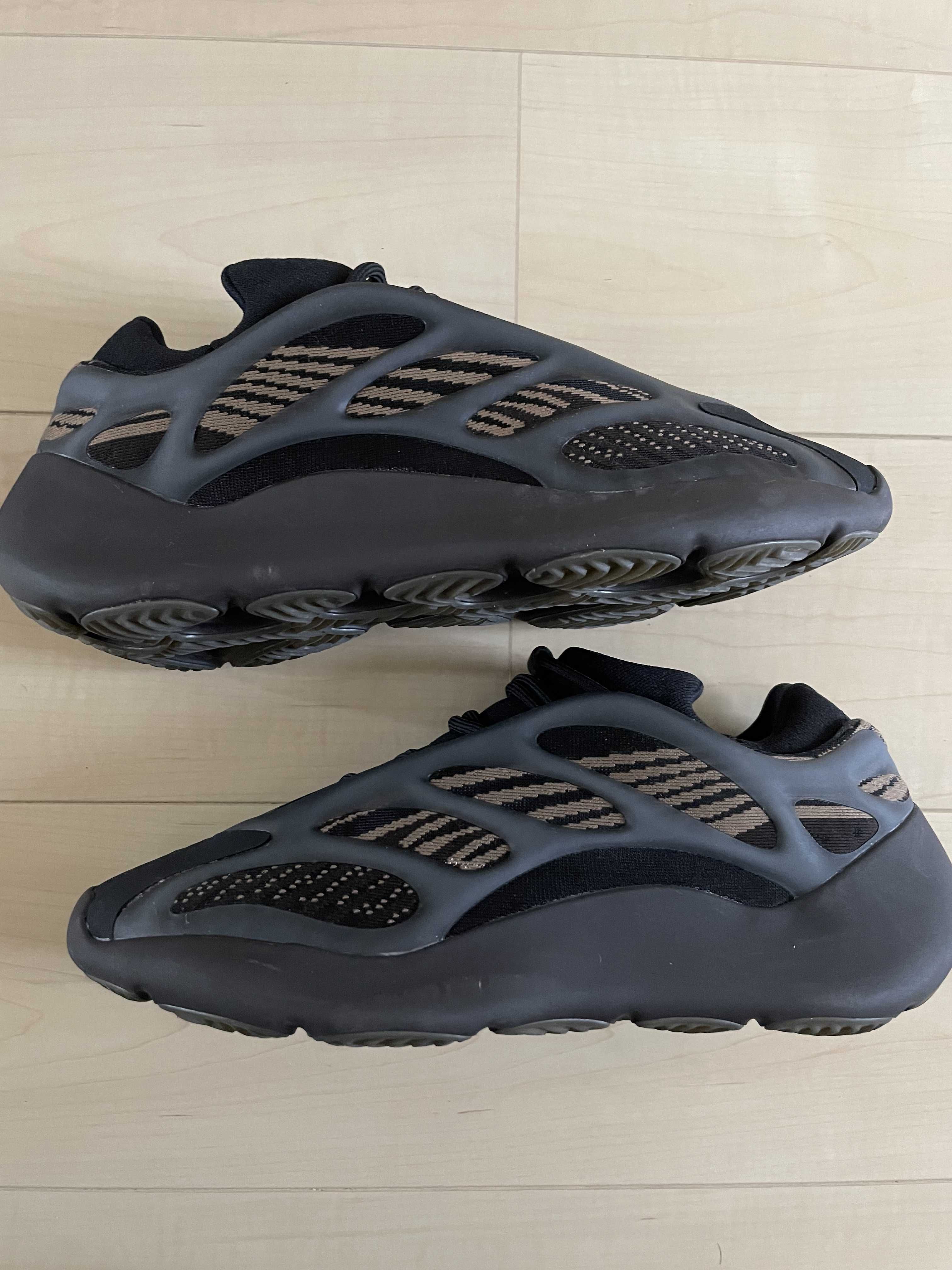 adidas YEEZY 700V3 "Clay Brown"