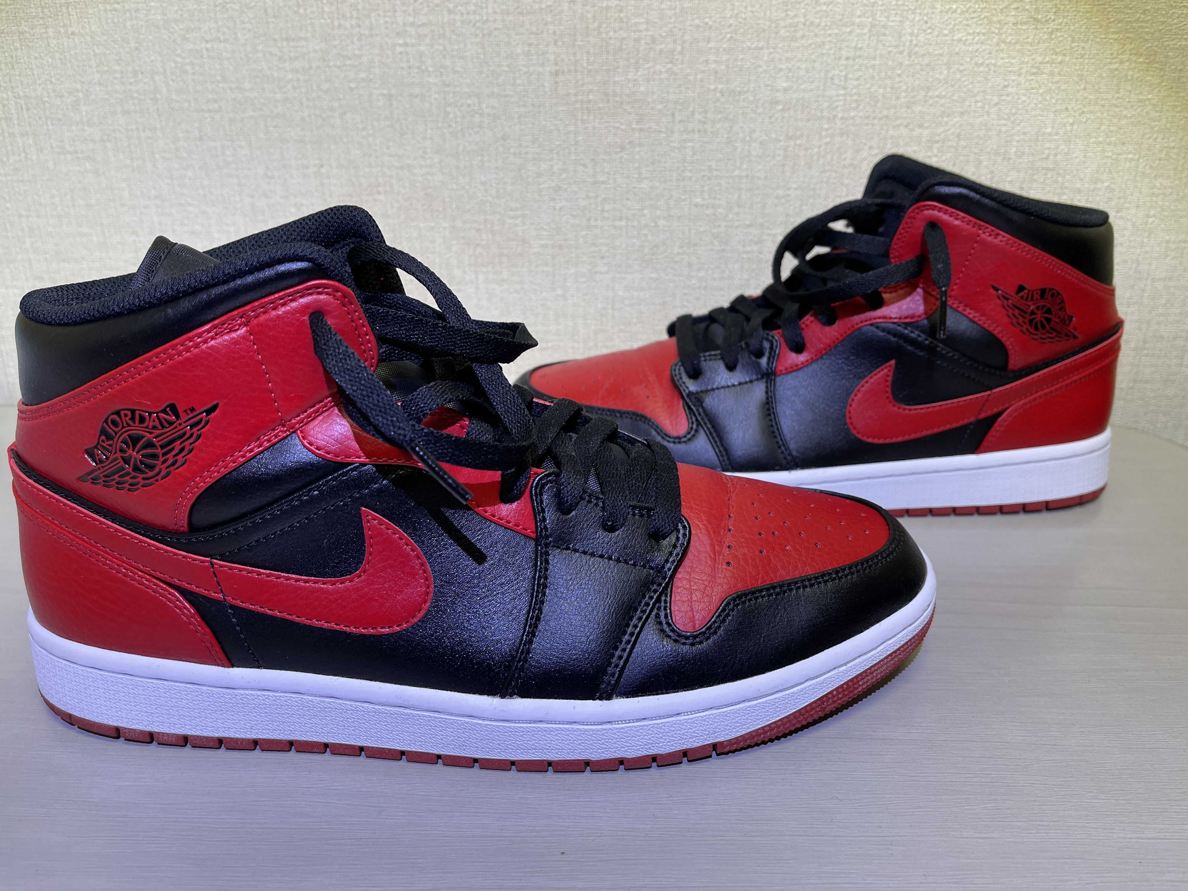 Nike Air Jordan 1 Mid "Bred"