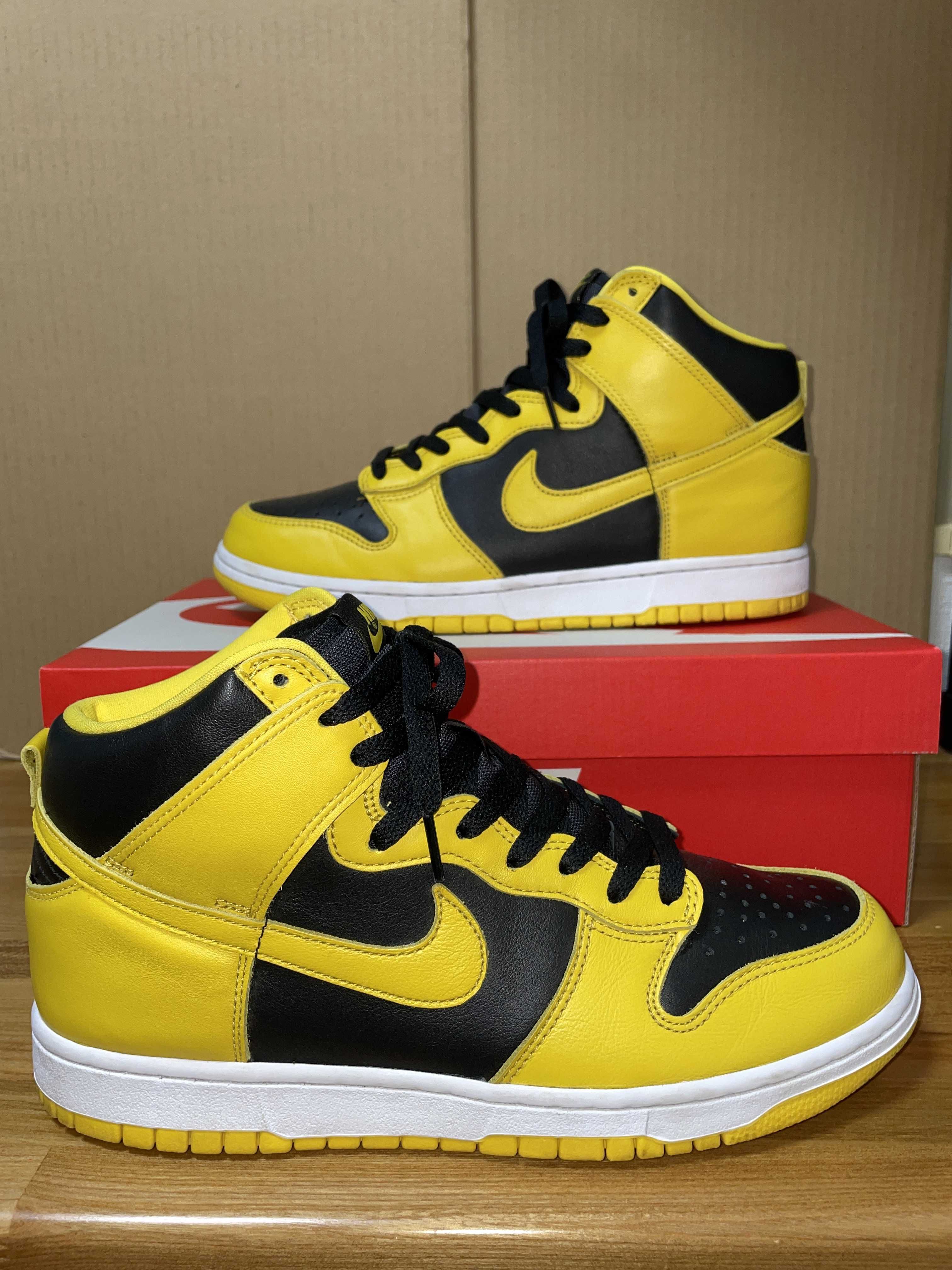 Nike Dunk High "Black/Varsity Maize"