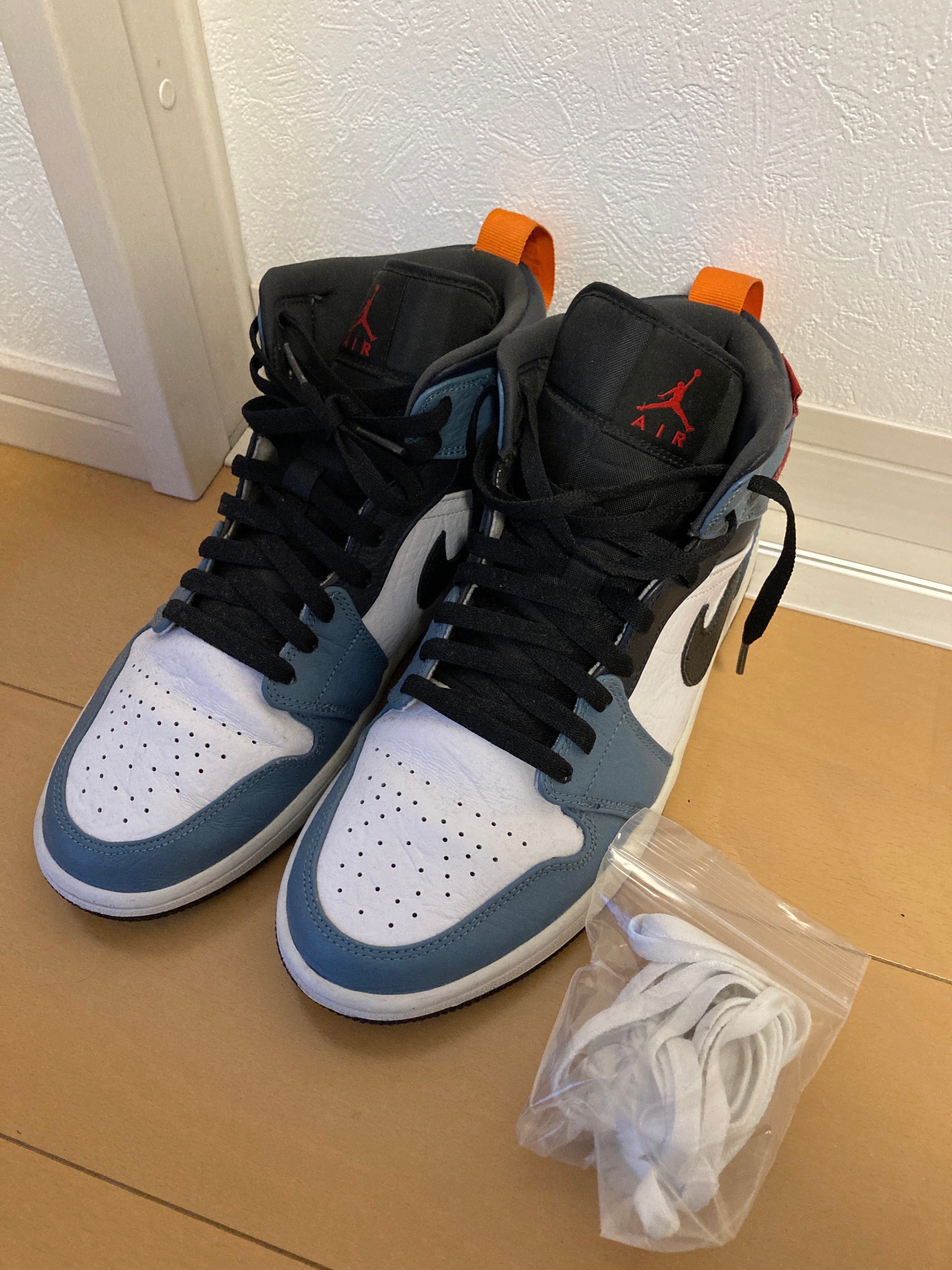 ファセッタズム × ナイキ エアジョーダン1 ミッド "ホワイト/ネイビー"