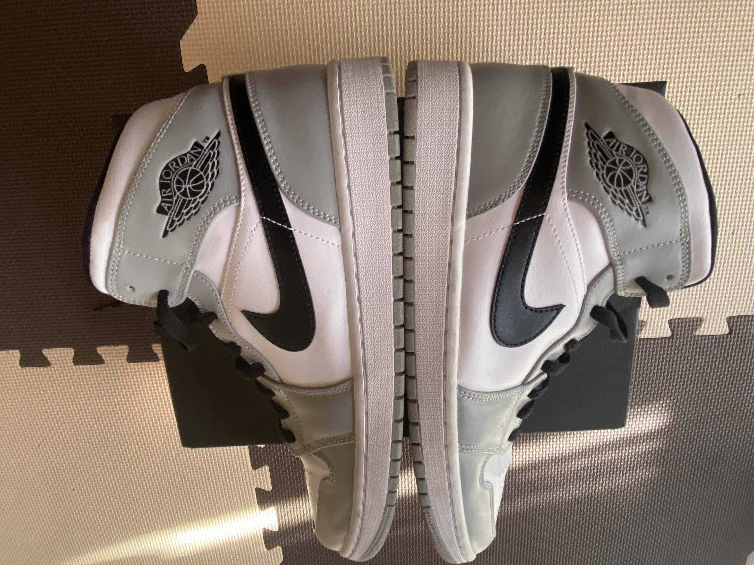 Nike Air Jordan 1 Mid "Light Smoke Grey/White/Black"