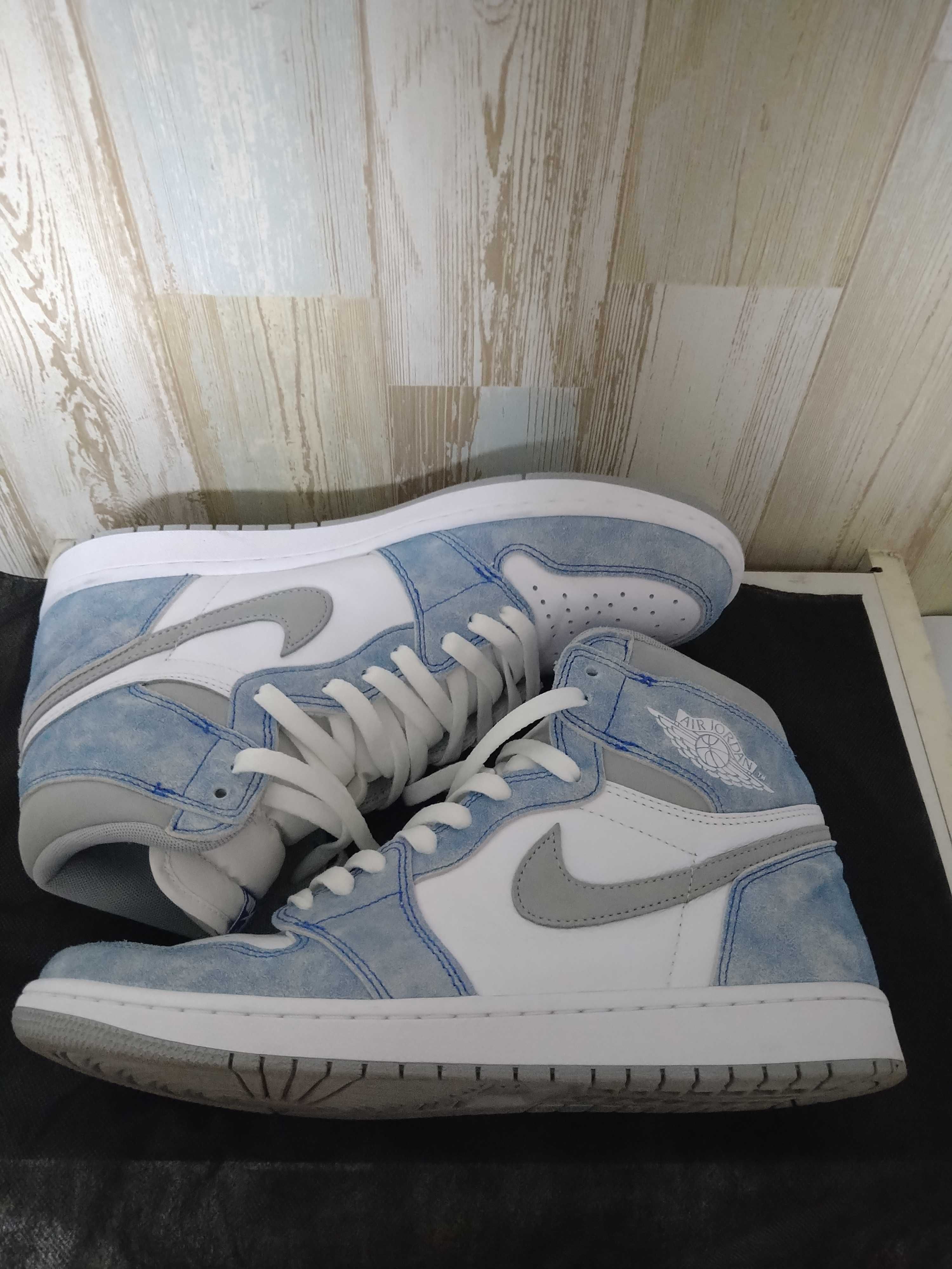 Nike Air Jordan 1 High OG "Hyper Royal"