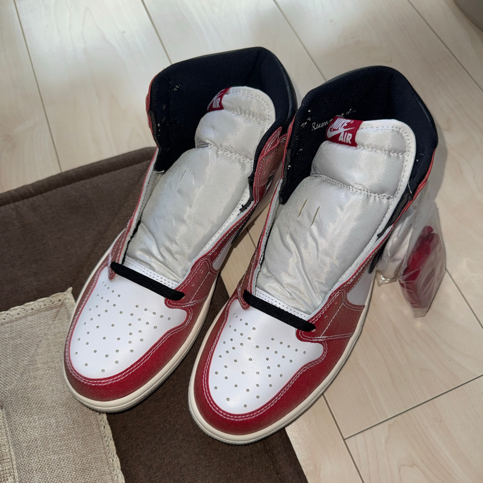 Trophy Room × Nike Air Jordan 1 Retro High "Chicago" (Friends and Family) (Blue Laces)