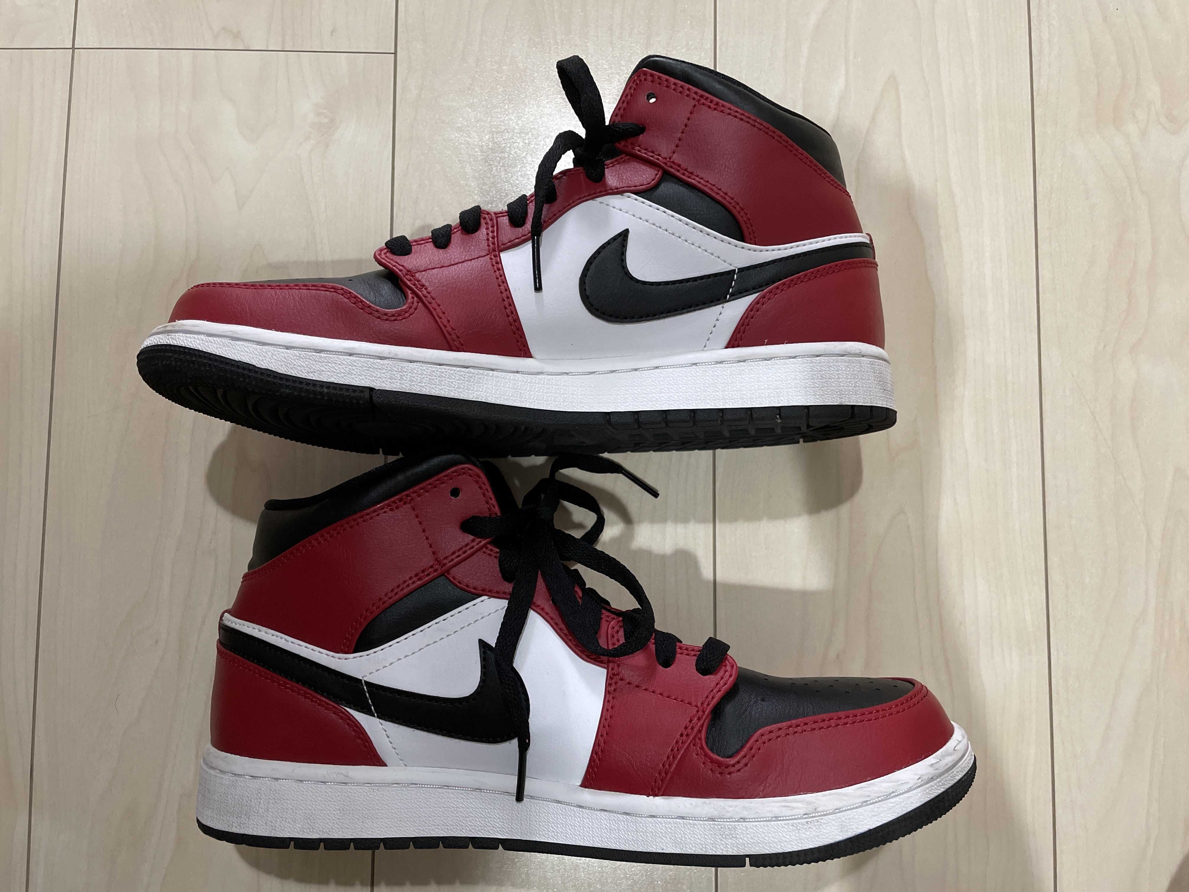 Nike Air Jordan 1 Mid "Chicago Black Toe"