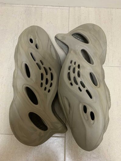 adidas YEEZY Foam Runner "Stone Sage"