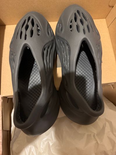 adidas YEEZY Foam Runner "Carbon"