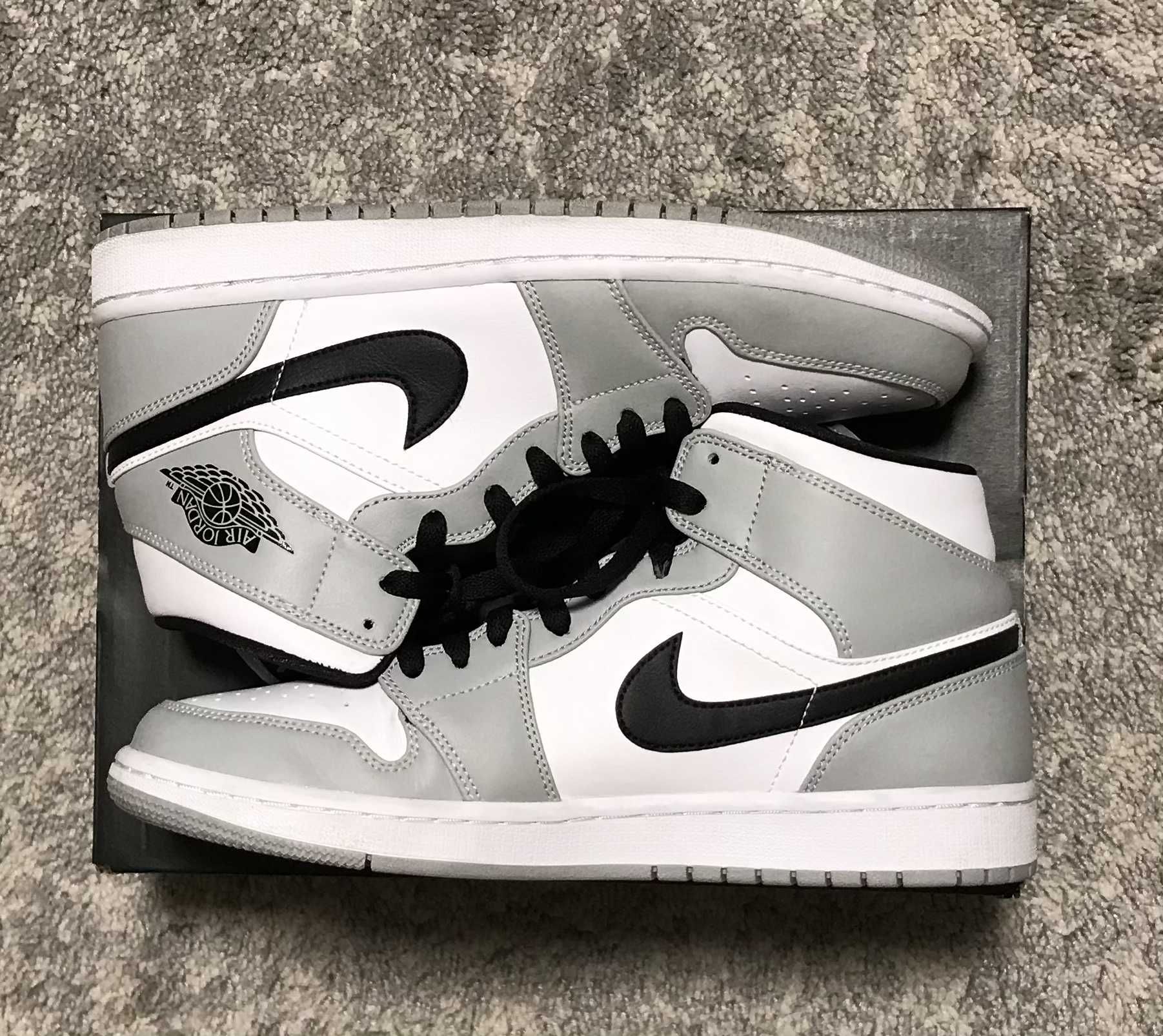 Nike Air Jordan 1 Mid "Light Smoke Grey/White/Black"