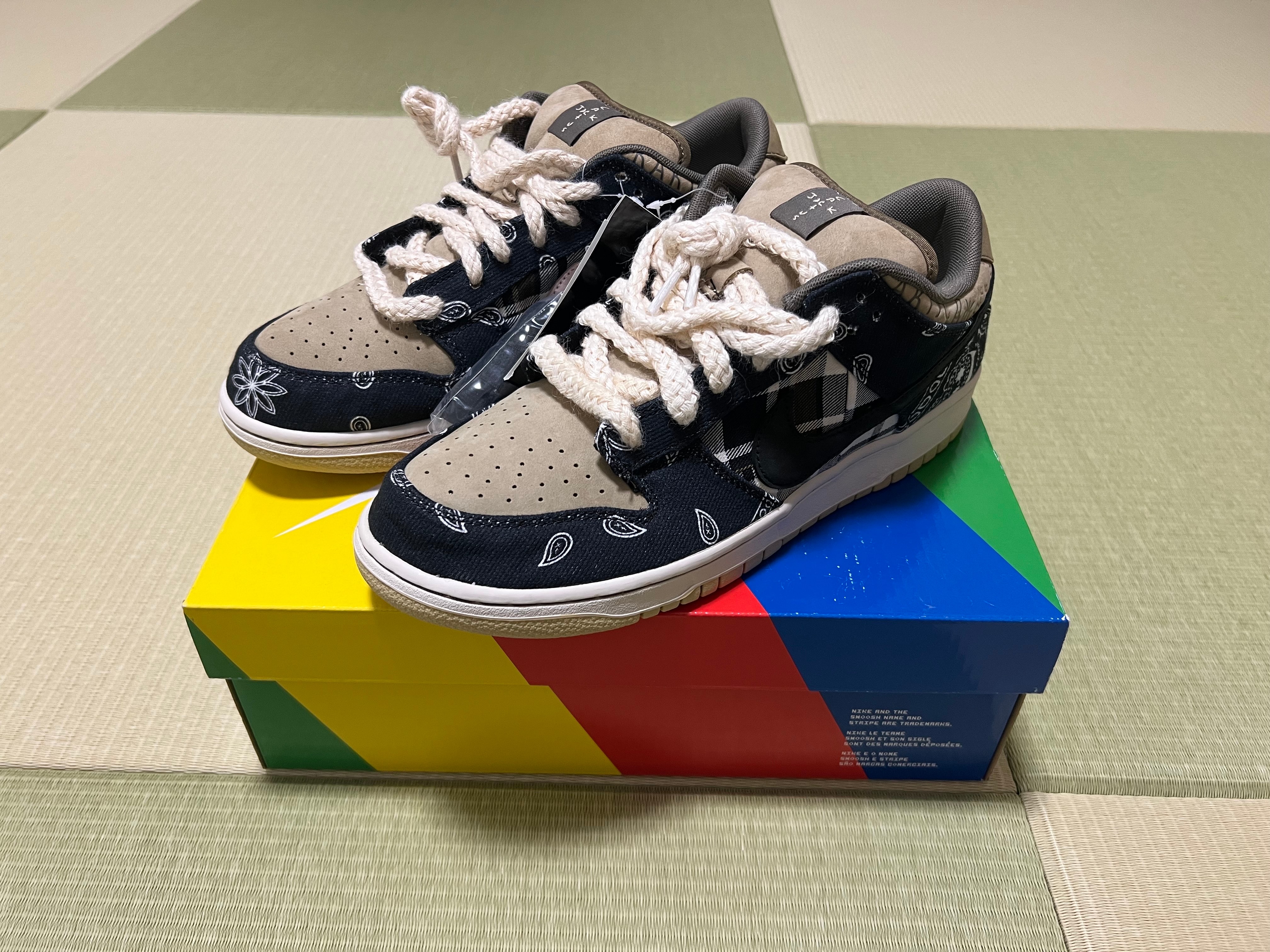 Travis Scott × Nike SB Dunk Low "Black/Parachute Beige"