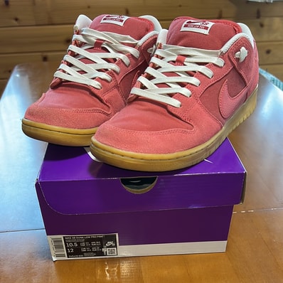 Nike SB Dunk Low "Adobe"