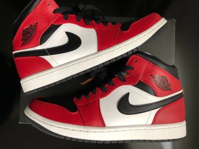 Nike Air Jordan 1 Mid "Chicago Black Toe"