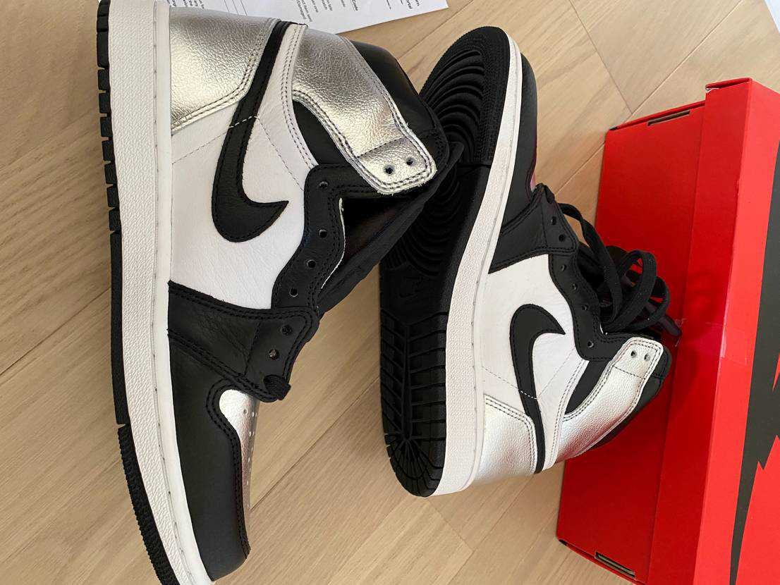 Nike Women's Air Jordan 1 Retro High OG "Silver Toe"