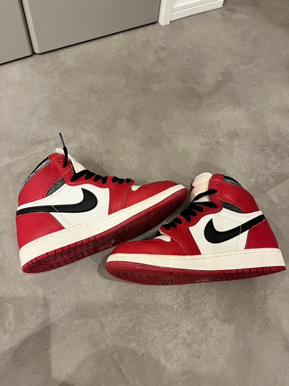 Nike GS Air Jordan 1 High OG "Lost & Found/Chicago"