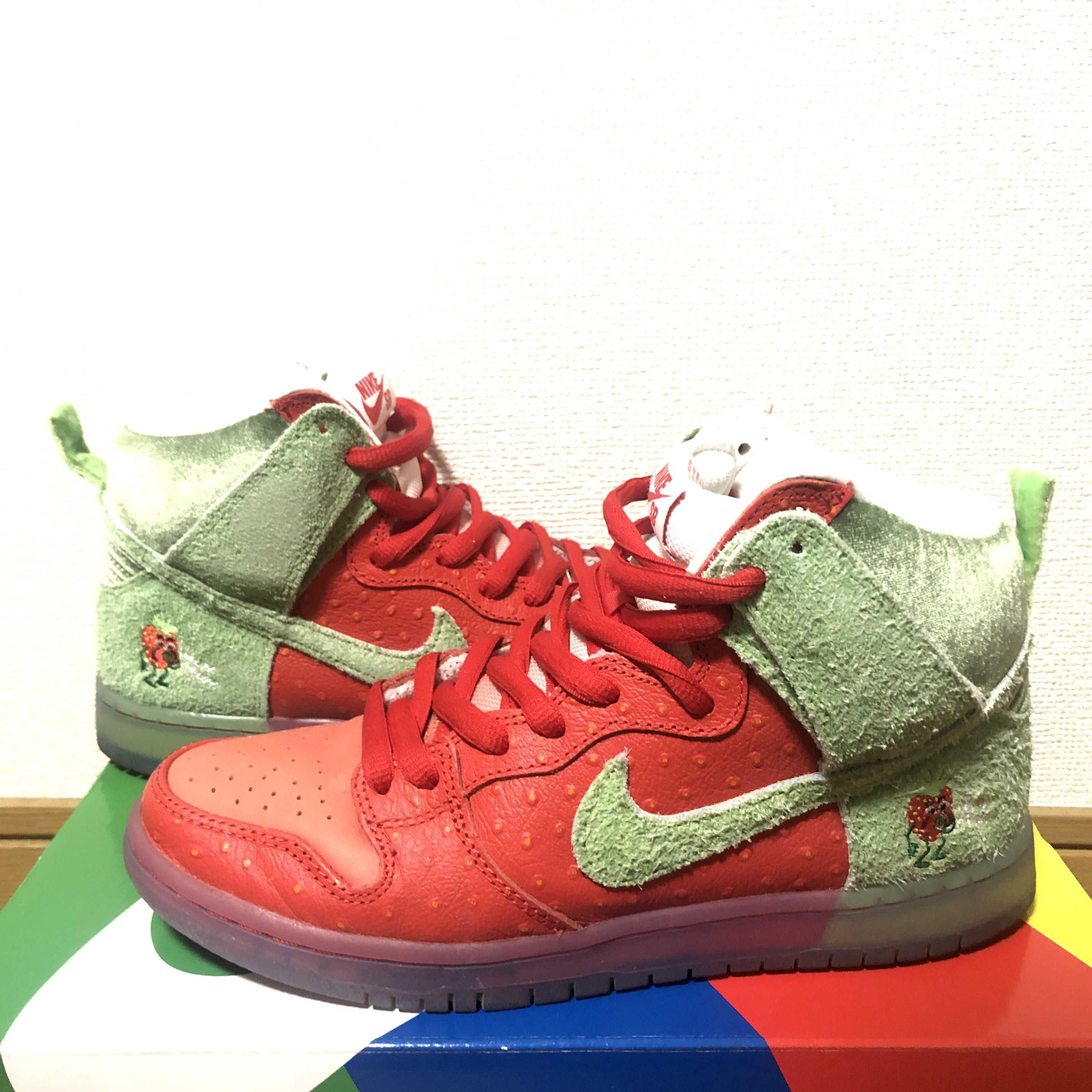 Nike SB Dunk High "Strawberry Cough"
