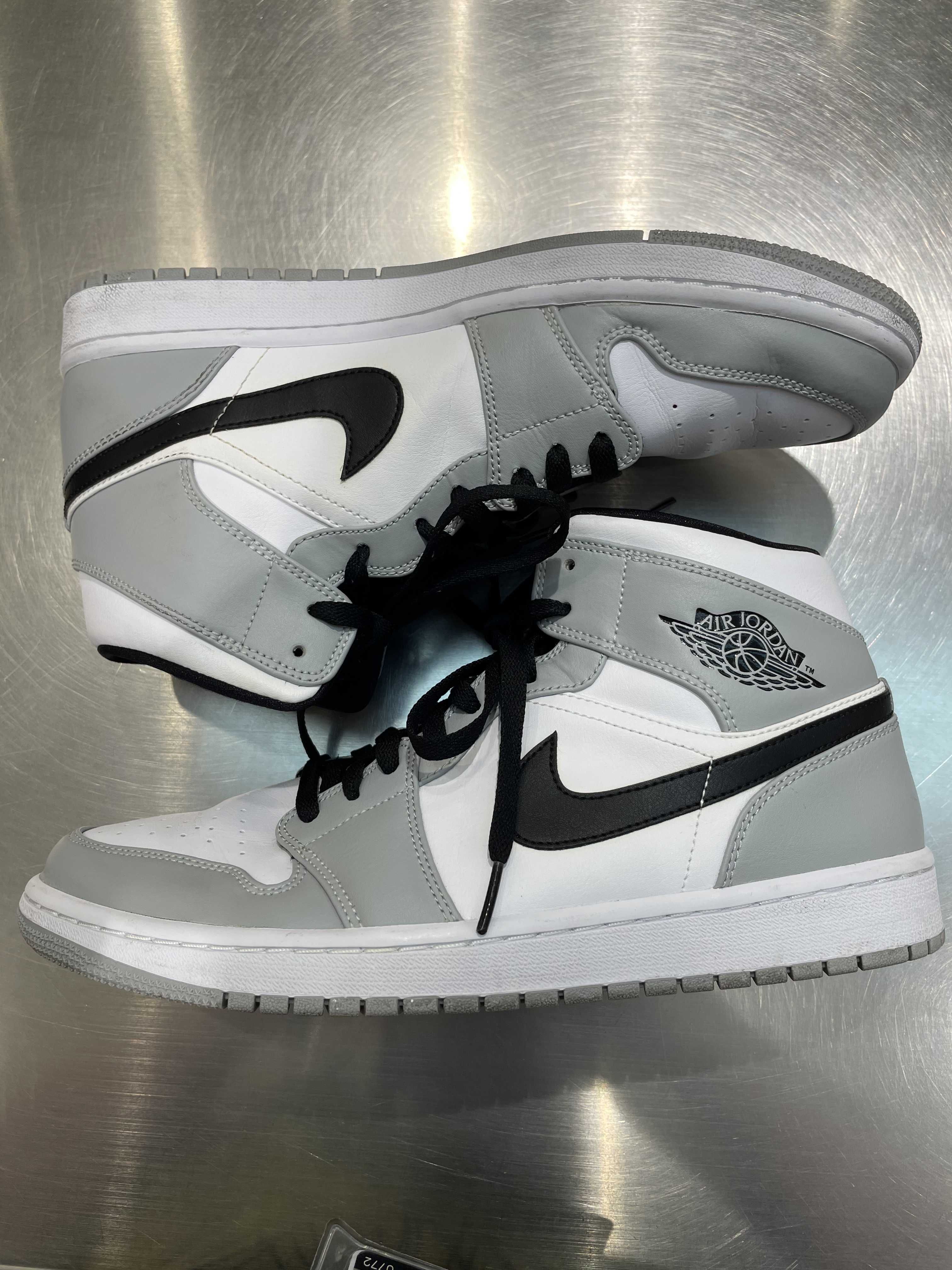 Nike Air Jordan 1 Mid "Light Smoke Grey/White/Black"
