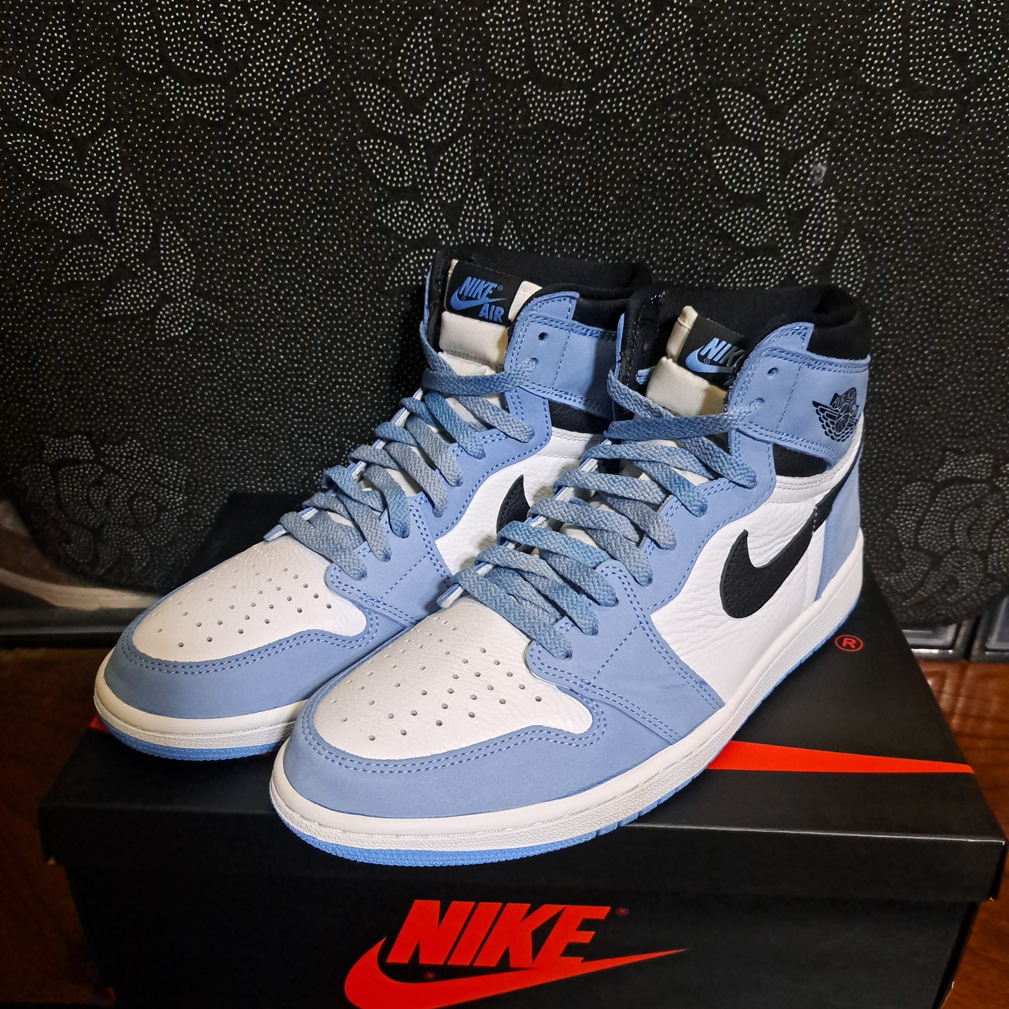 Nike Air Jordan 1 High OG "University Blue"