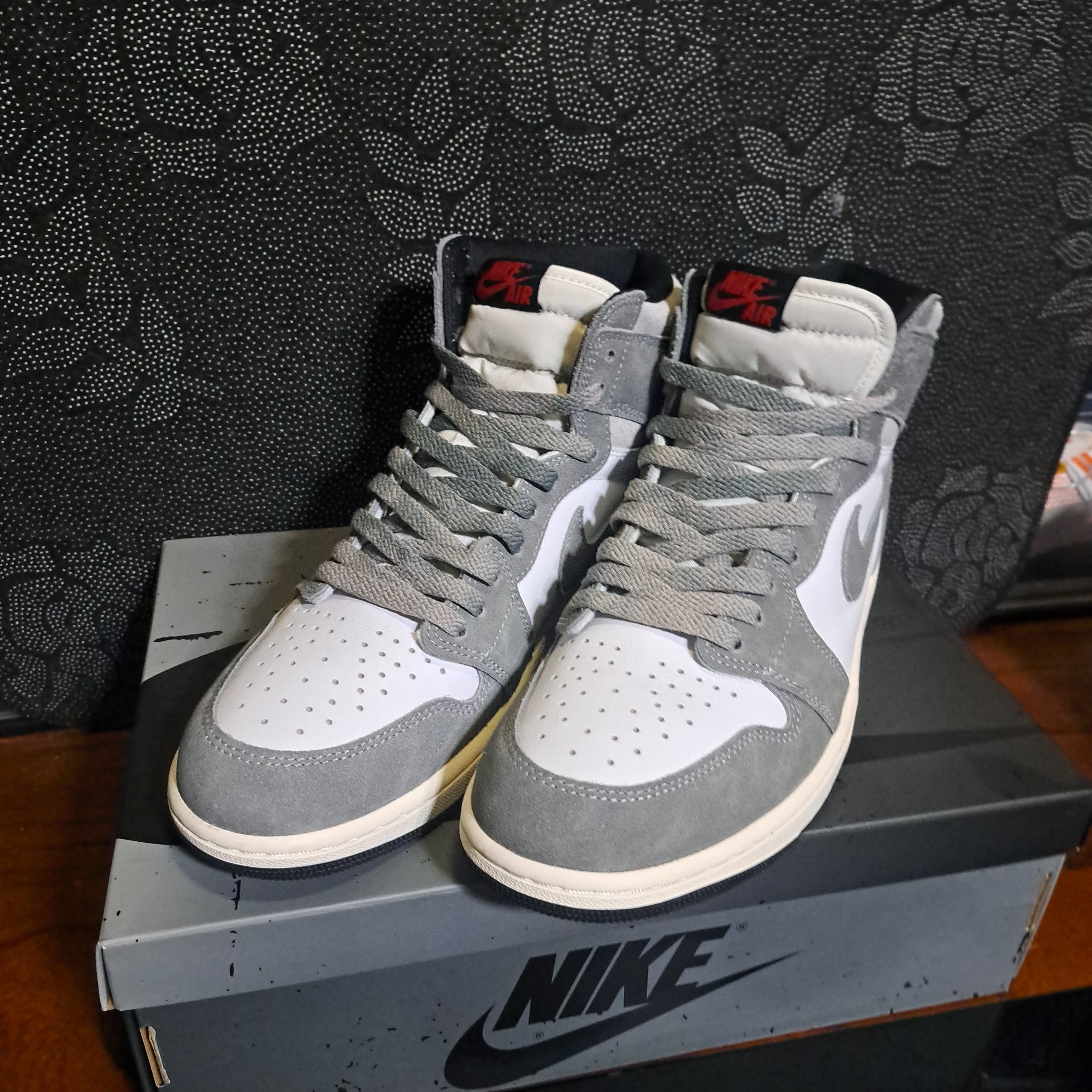 Nike Air Jordan 1 Retro High OG "Black and Smoke Grey"