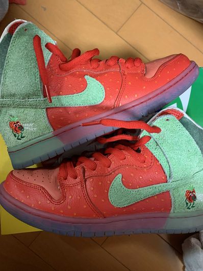 Nike SB Dunk High "Strawberry Cough"