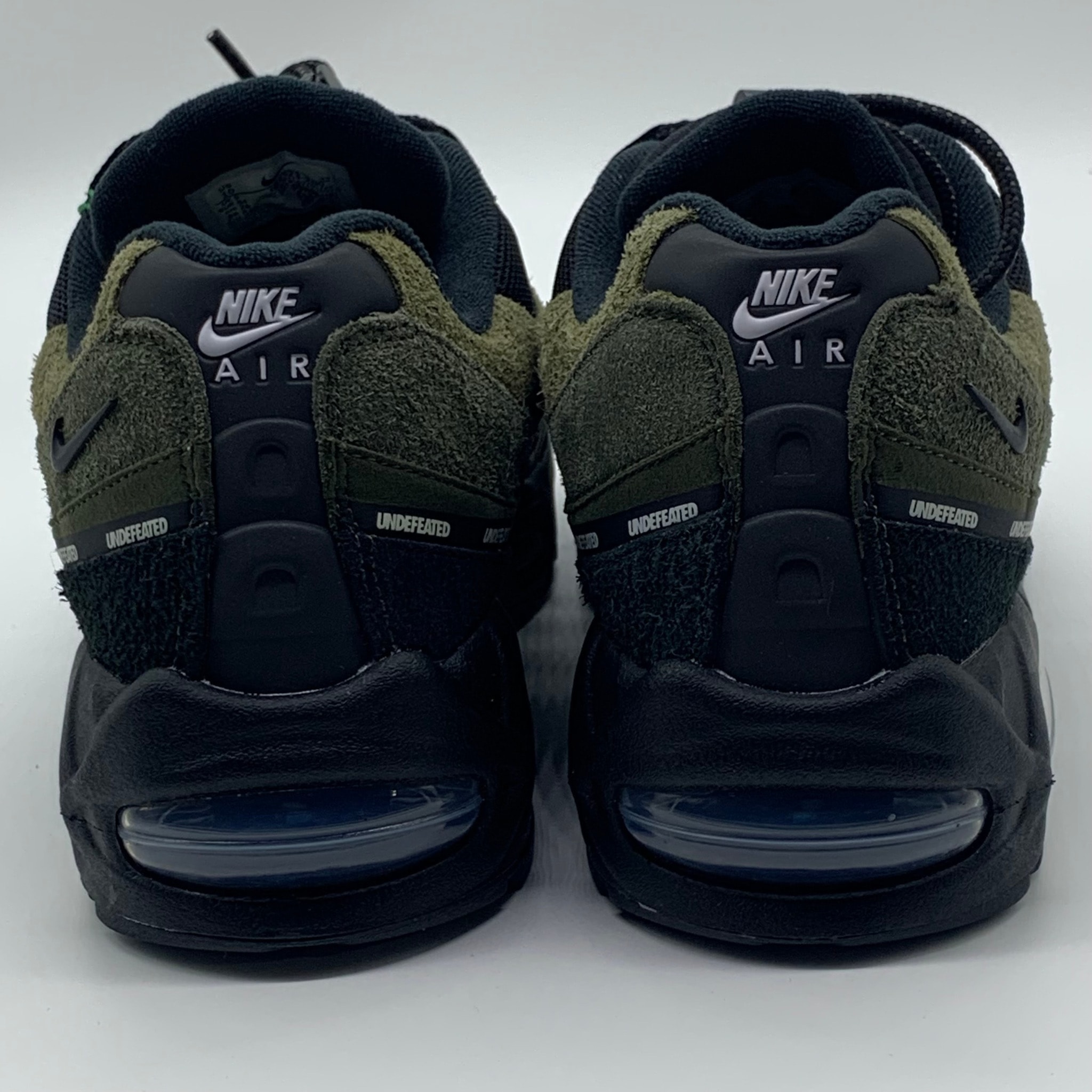 UNDEFEATED × Nike Air Max 95 "Medium Olive" (Serial Numbered/2000 pairs)