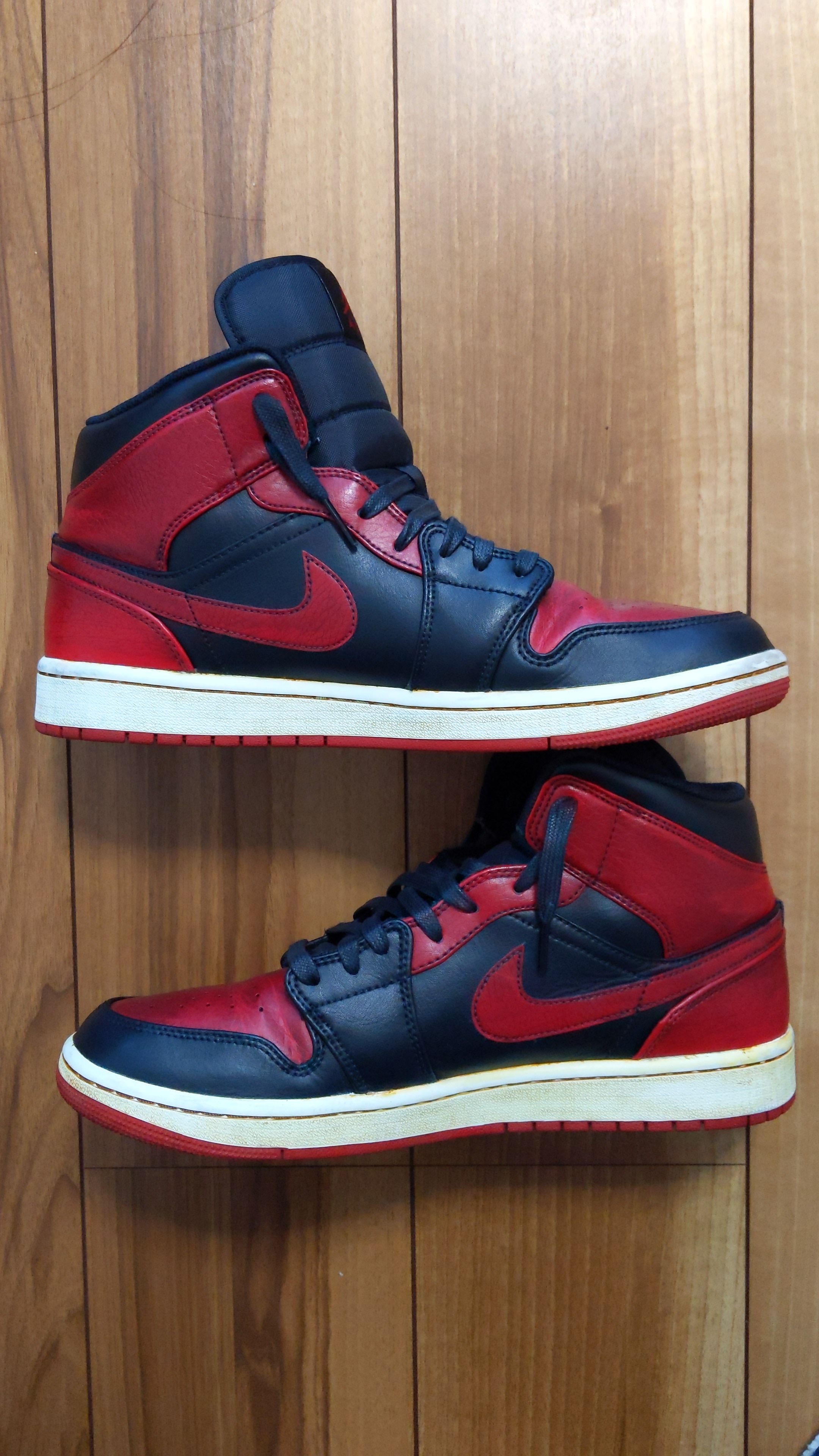 Nike Air Jordan 1 Mid "Bred"