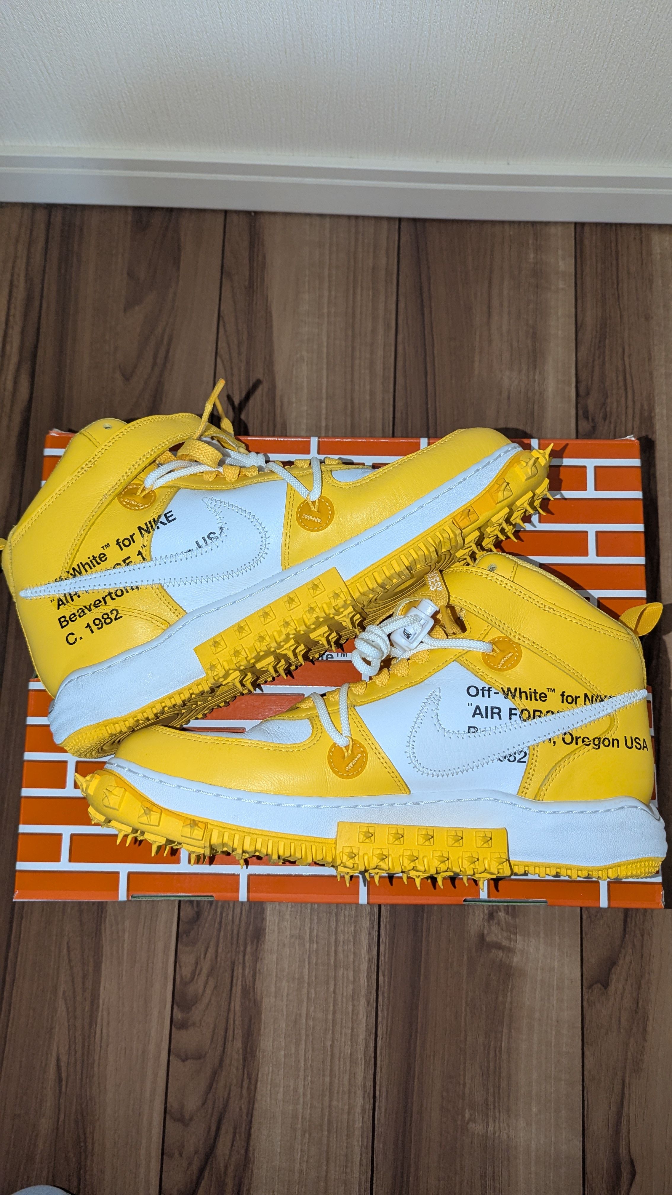 Off-White × Nike Air Force 1 Mid SP LTHR "White and Varsity Maize"