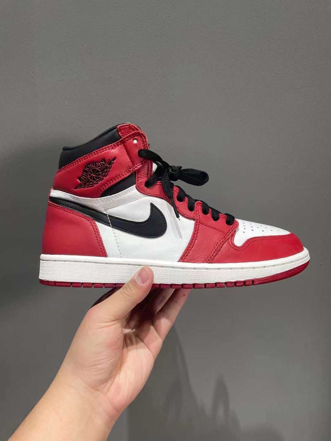 Nike Air Jordan 1 Retro High "Chicago" (2015)