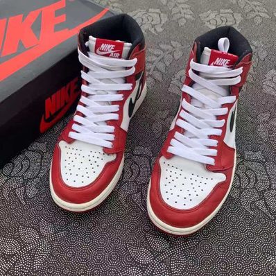 Nike Air Jordan 1 Retro High "Chicago" (2015)