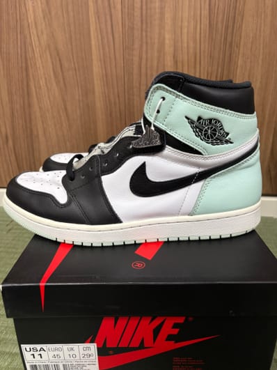 Nike Air Jordan 1 Retro High "Igloo"