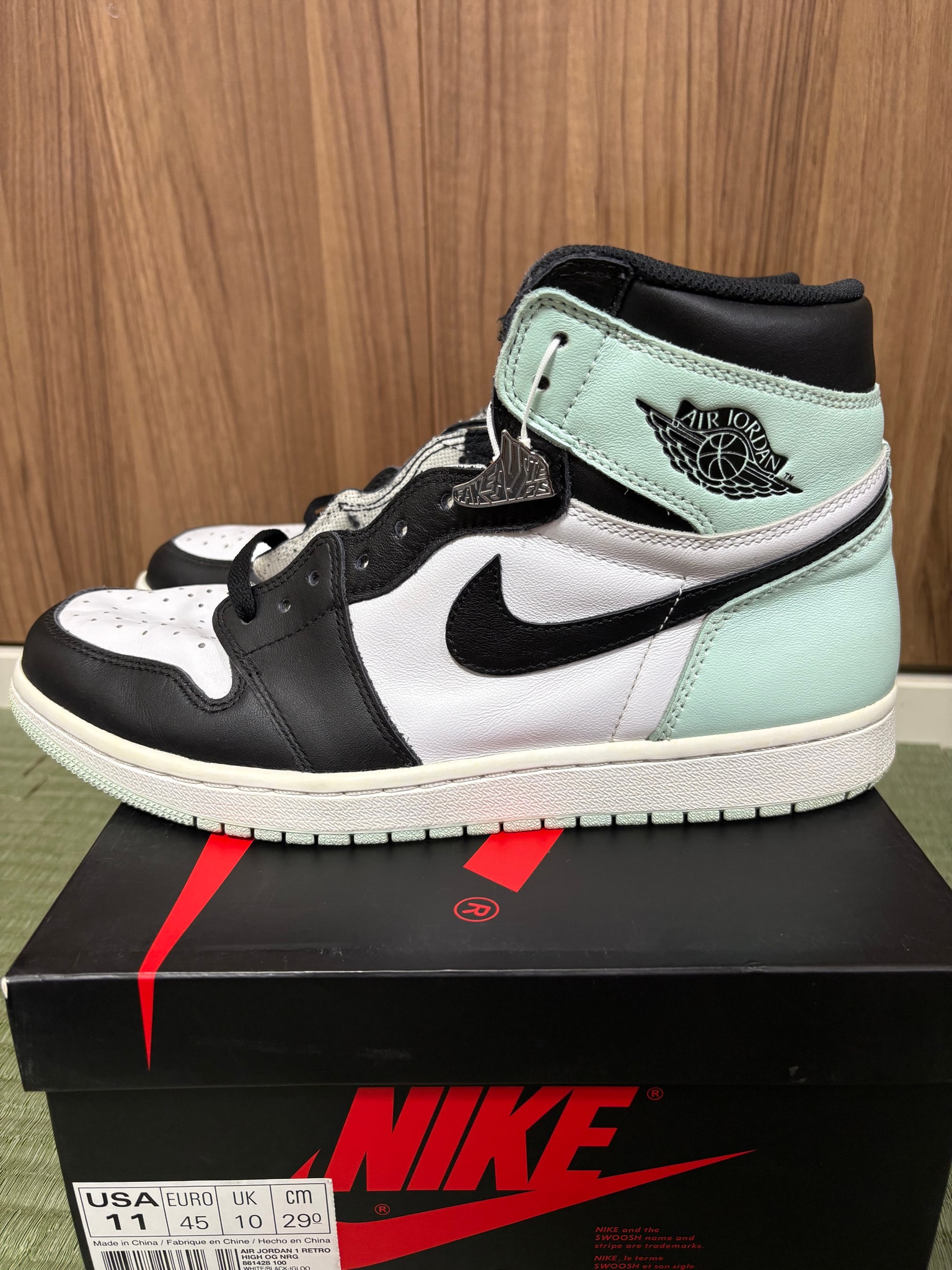 Nike Air Jordan 1 Retro High "Igloo"