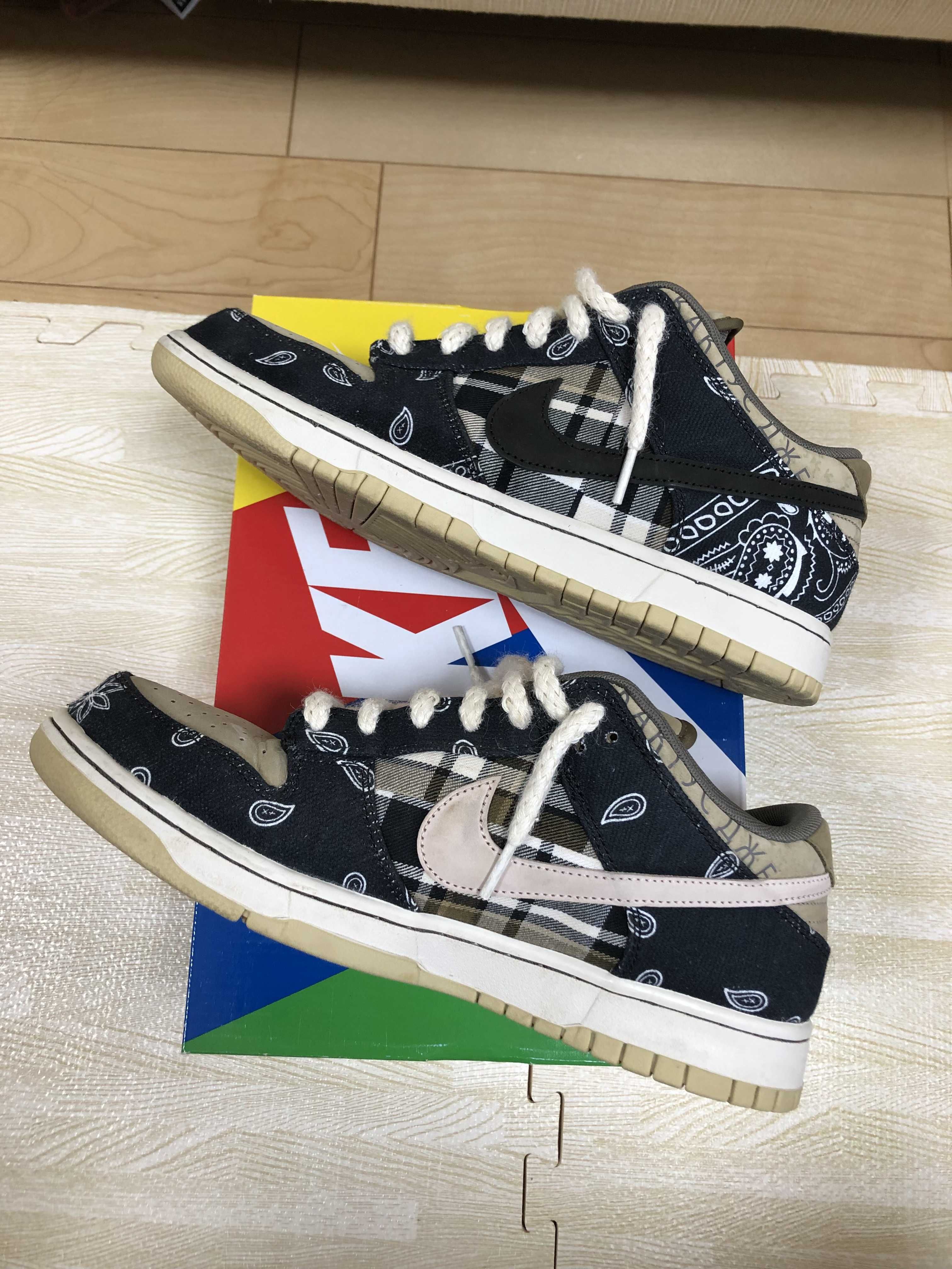 Travis Scott × Nike SB Dunk Low "Black/Parachute Beige"
