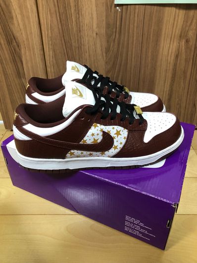 Supreme × Nike SB Dunk Low OG QS Gold Stars "White/Barkroot Brown"