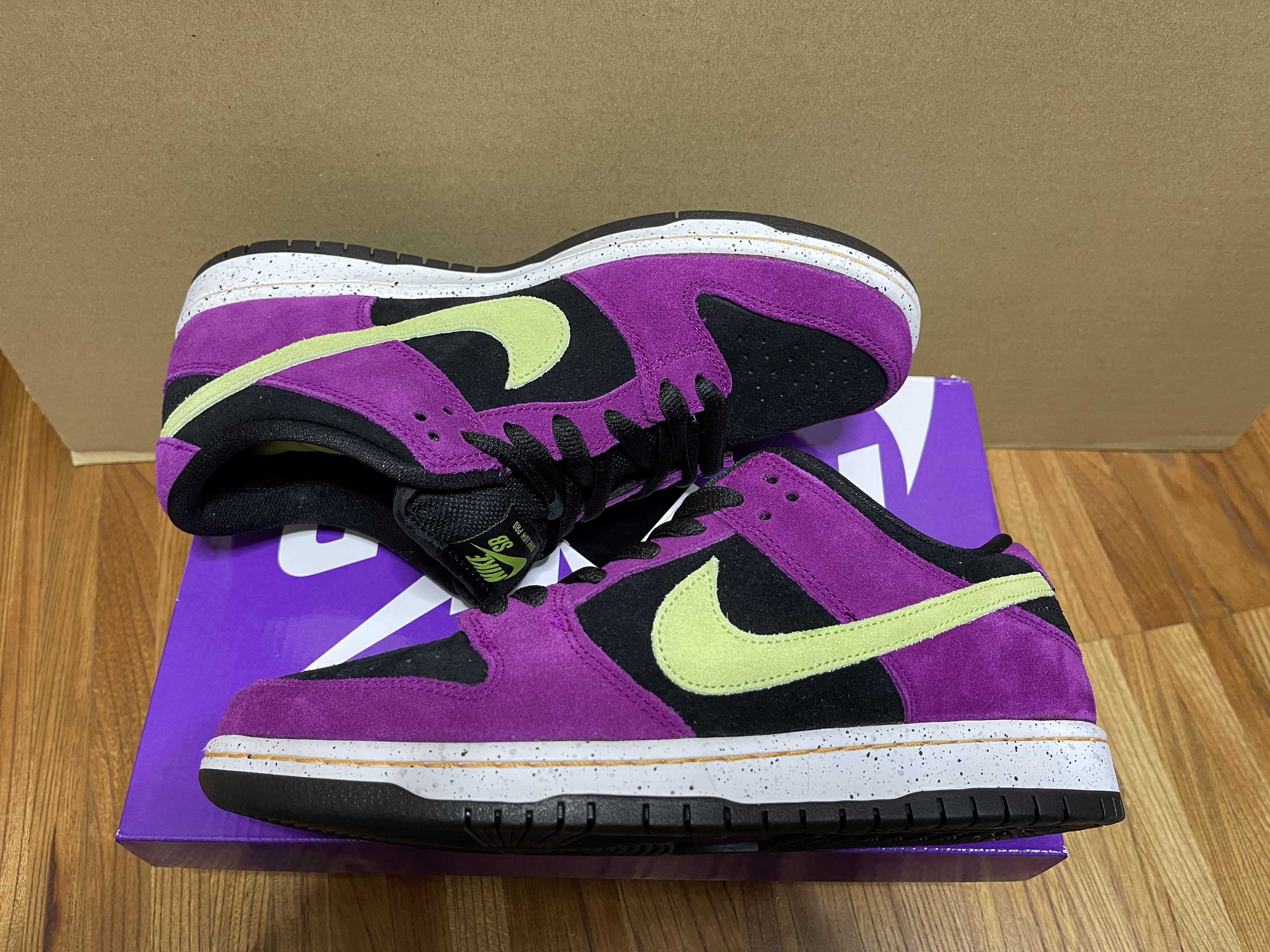 Nike SB Dunk Low "Red Plum"