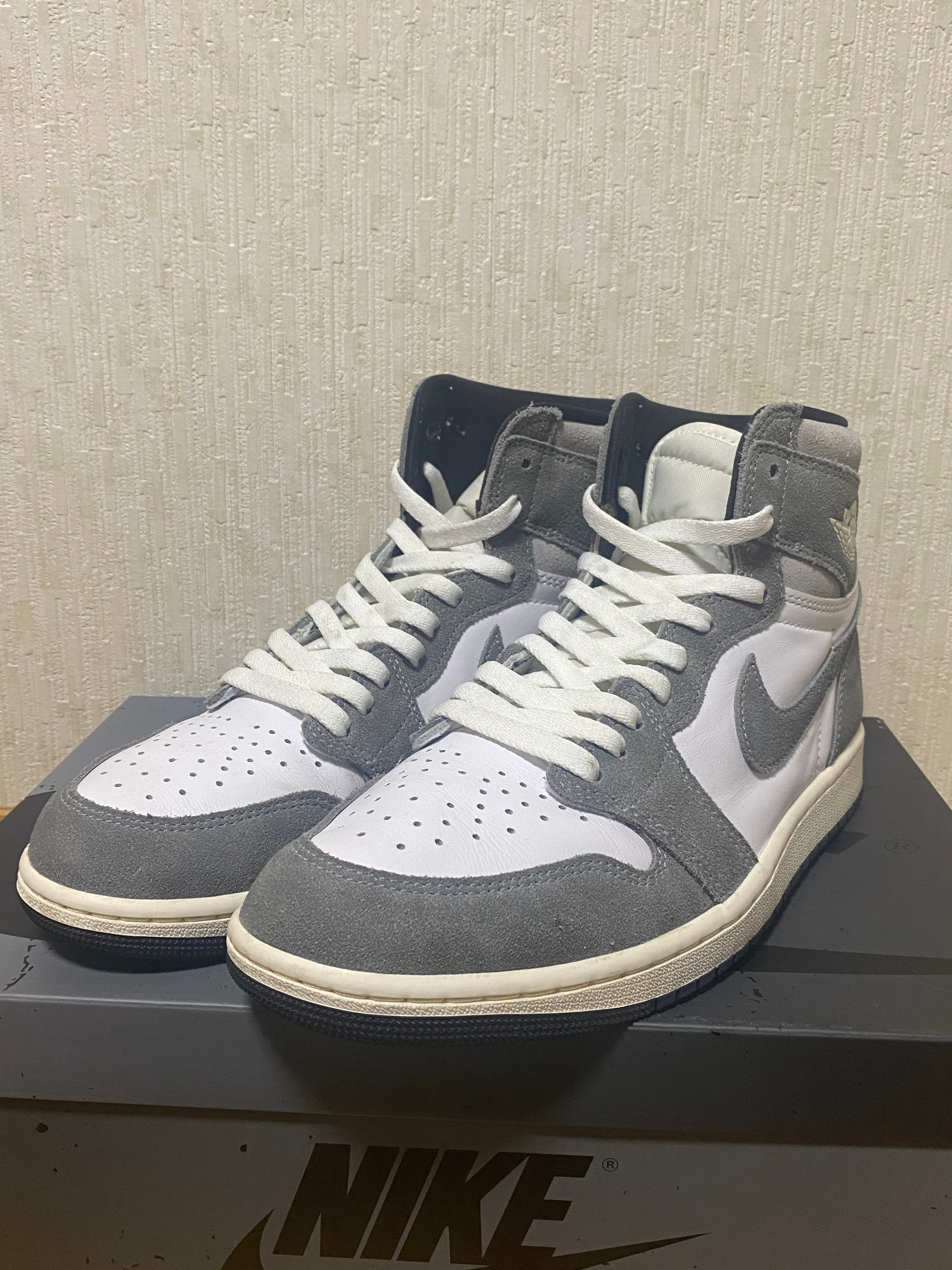 Nike Air Jordan 1 Retro High OG "Black and Smoke Grey"