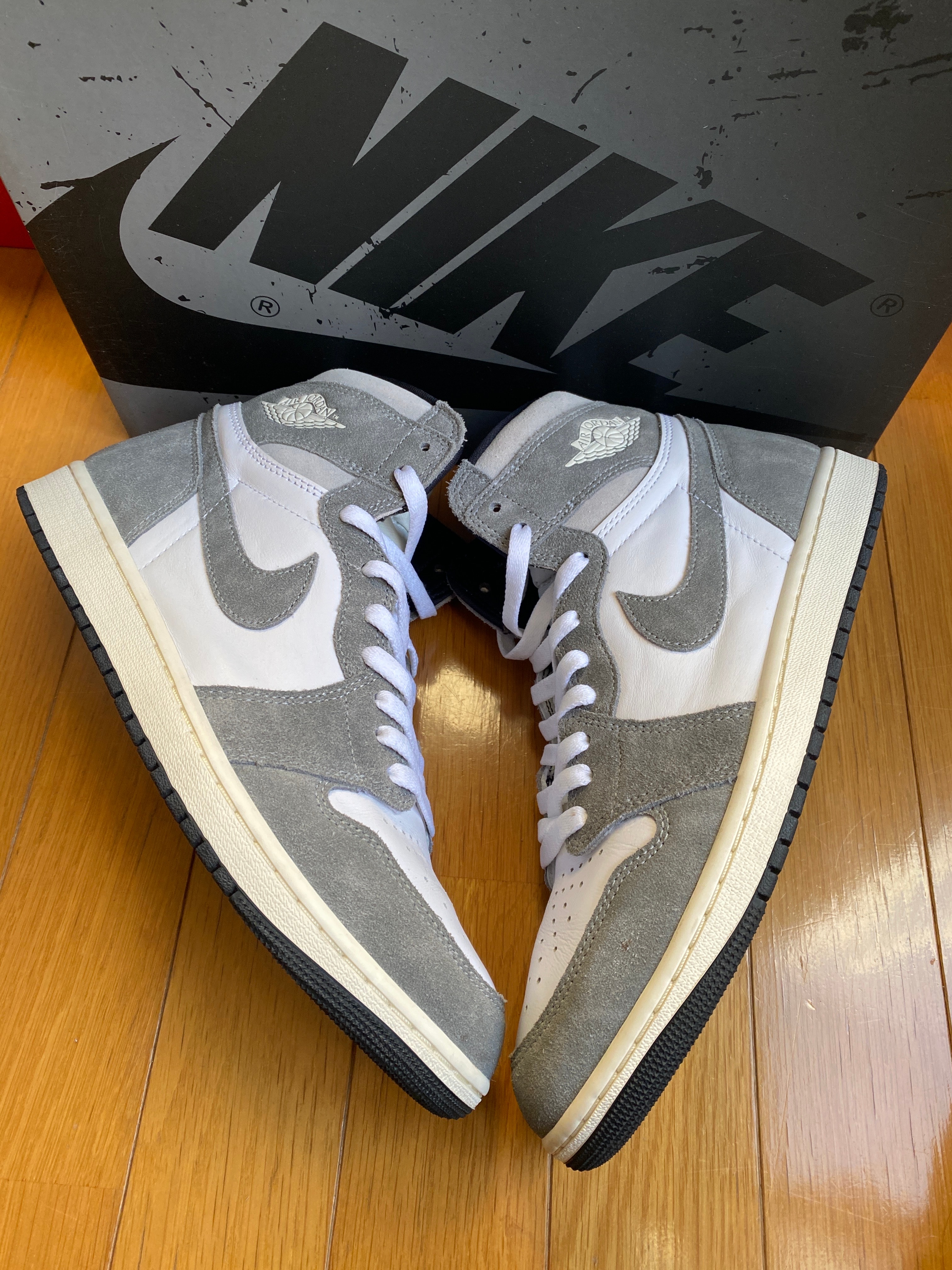 ナイキ エアジョーダン1 レトロ ハイ OG "ブラック アンド スモークグレー"