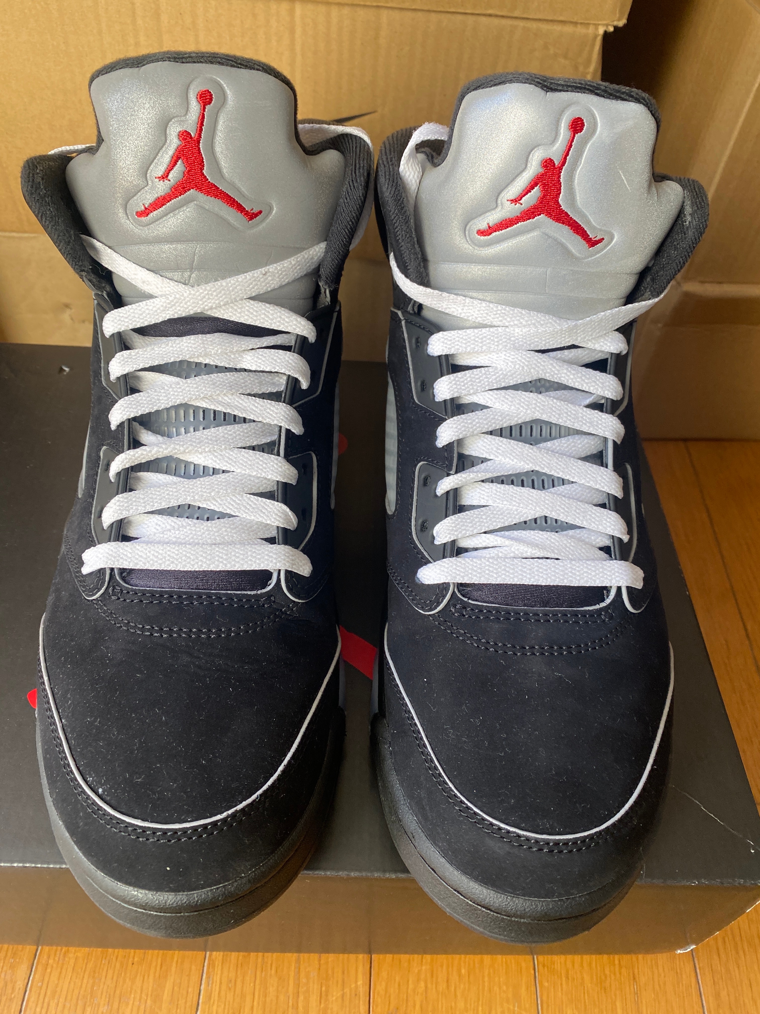 ナイキ エアジョーダン5 レトロ OG "ブラックメタリック リイマジンド"