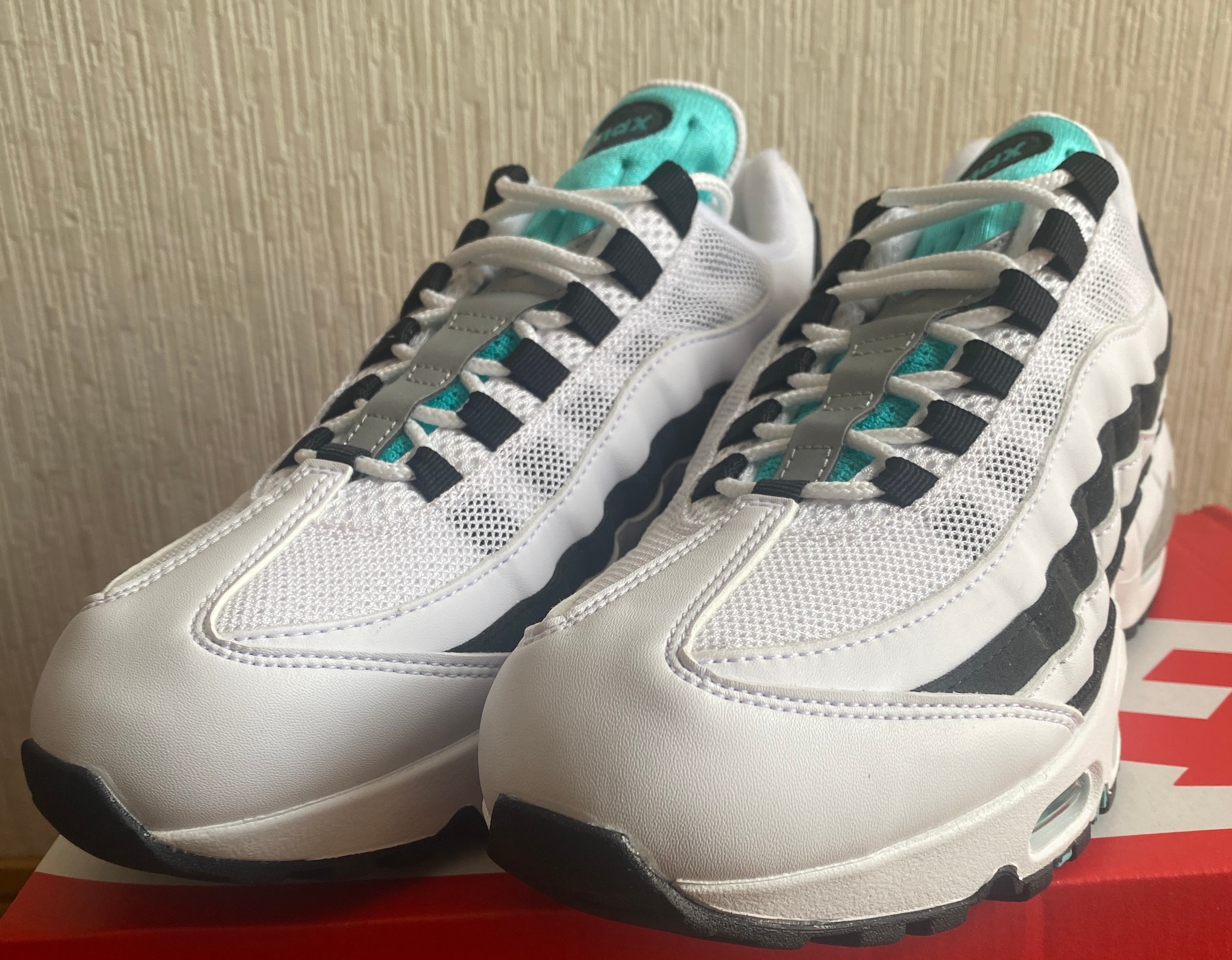 ナイキ エアマックス95 OG "ホワイト アンド ブラック"