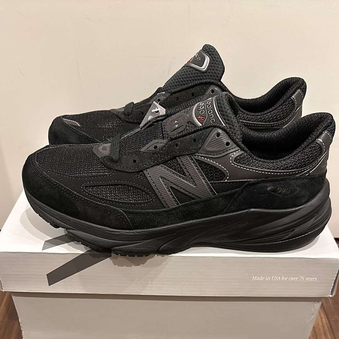 New Balance 990V6 "Triple Black"