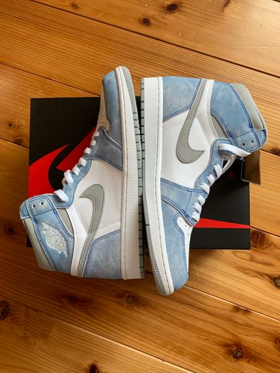 Nike Air Jordan 1 High OG "Hyper Royal"