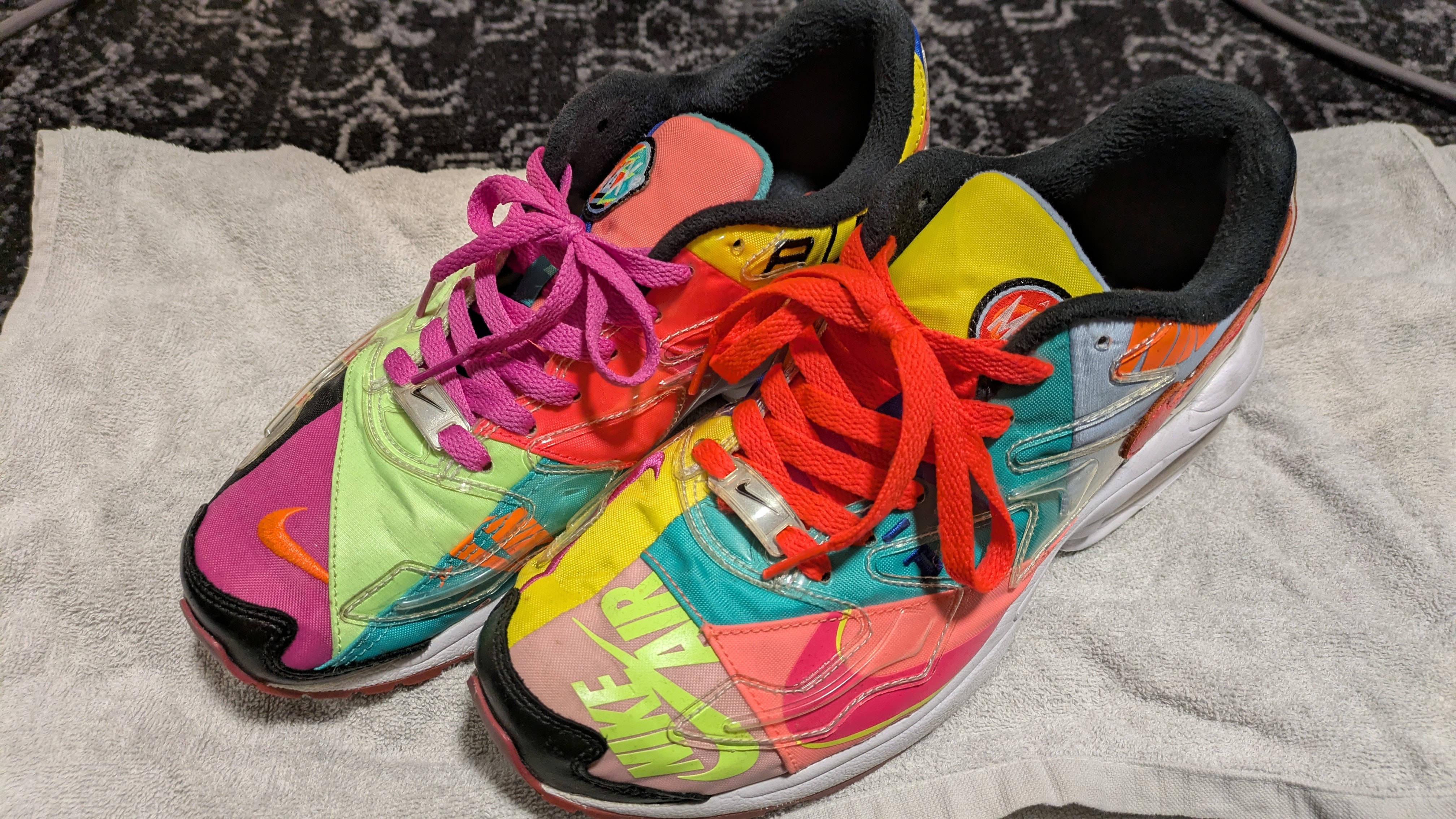 アトモス × ナイキ エアマックス2 ライト "マルチ" (BV7406-001/CJ6200-001)