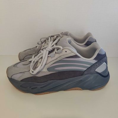 adidas YEEZY Boost 700 V2 "Tephra"