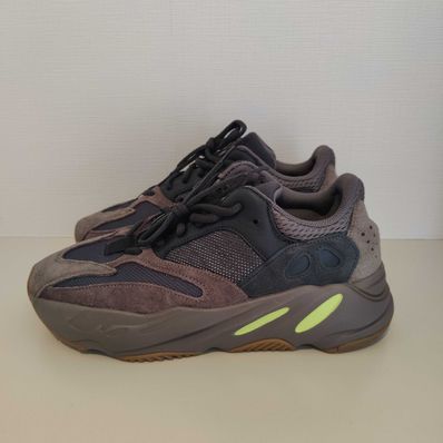 YEEZY BOOST 700 WAVE RUNNER DARK GREY