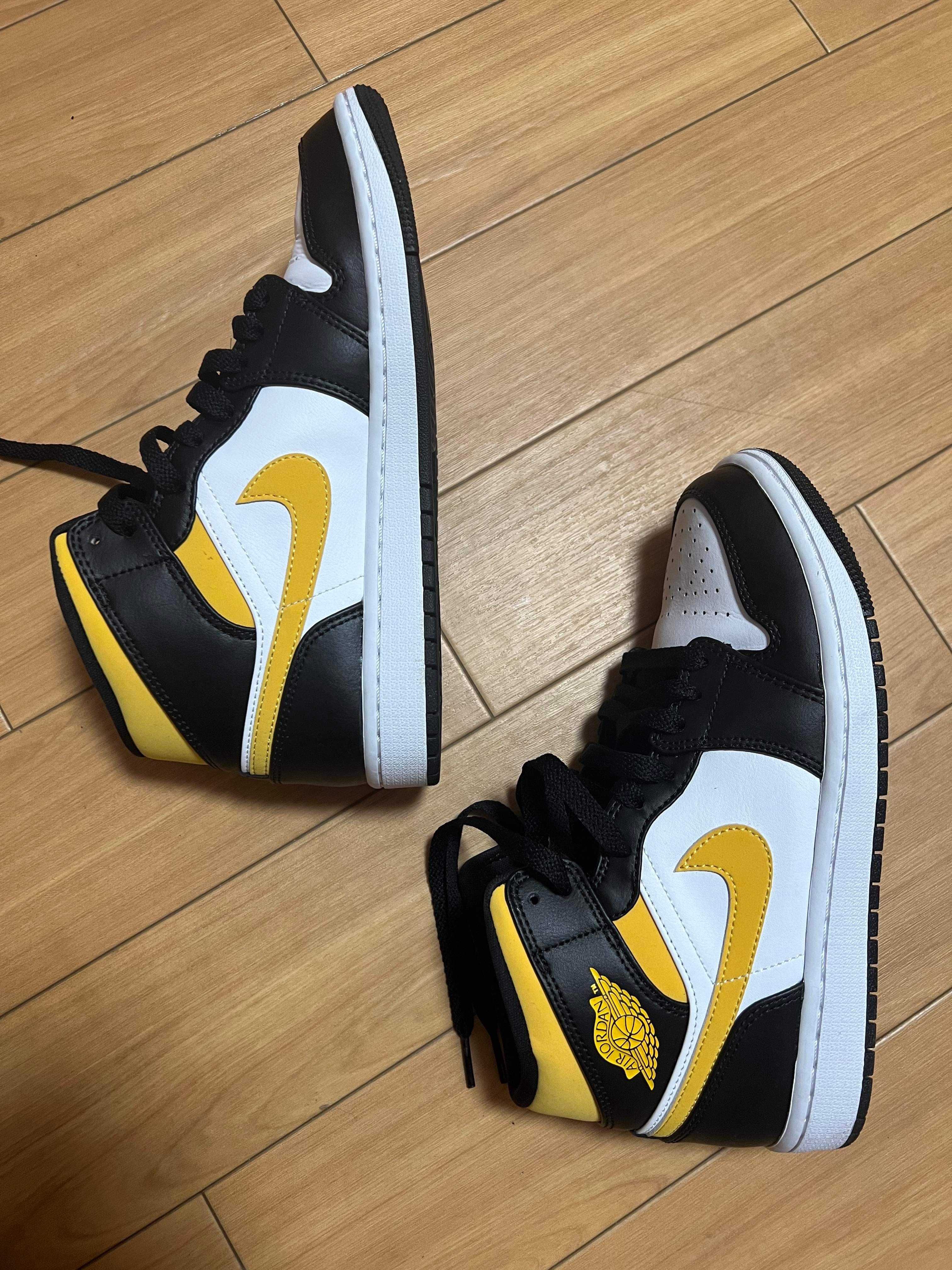 Nike Air Jordan 1 Mid "White/Pollen-Black"