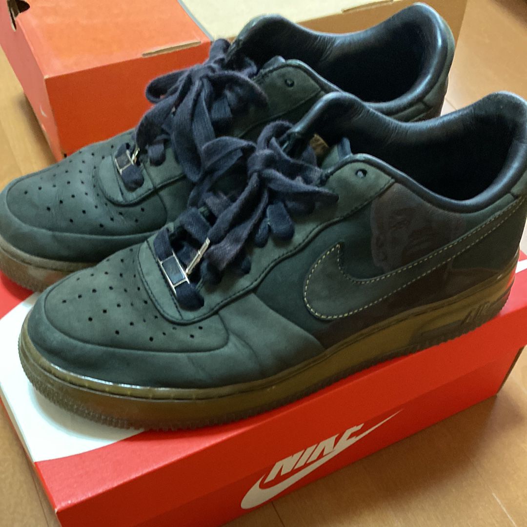 Lebron James × Nike Air Force 1 Low "Black Met Gold"