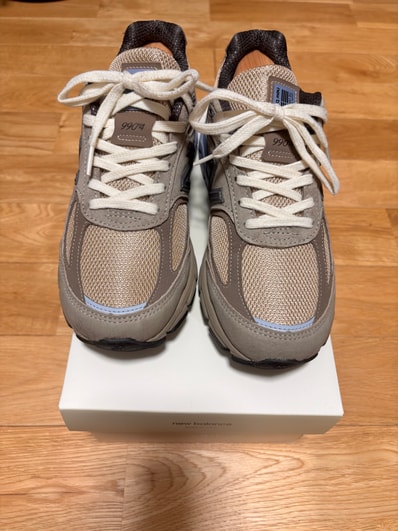 AURALEE × New Balance 990V4 "Taupe"