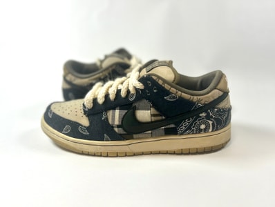 Travis Scott × Nike SB Dunk Low "Black/Parachute Beige"