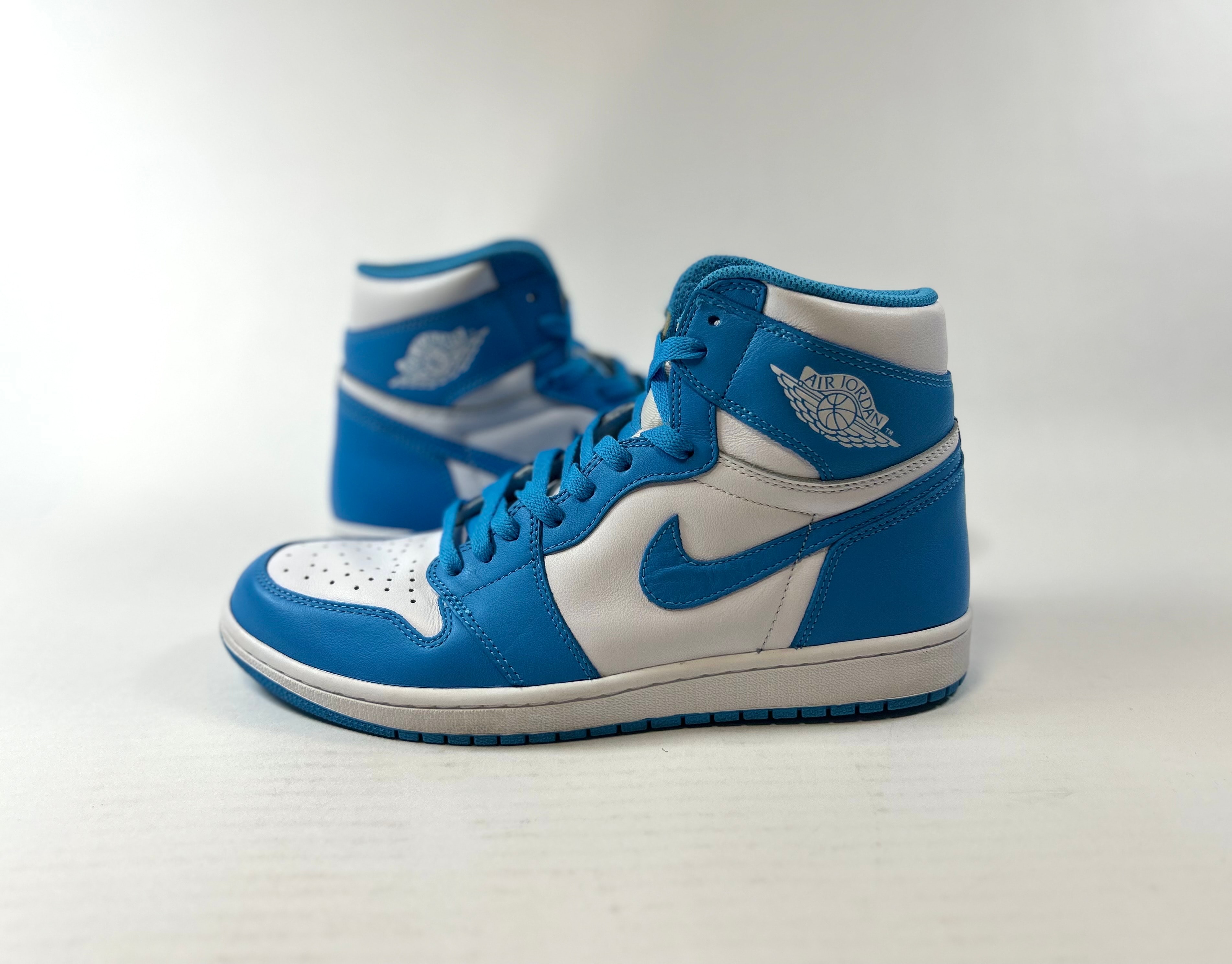Nike Air Jordan 1 Retro High "UNC"